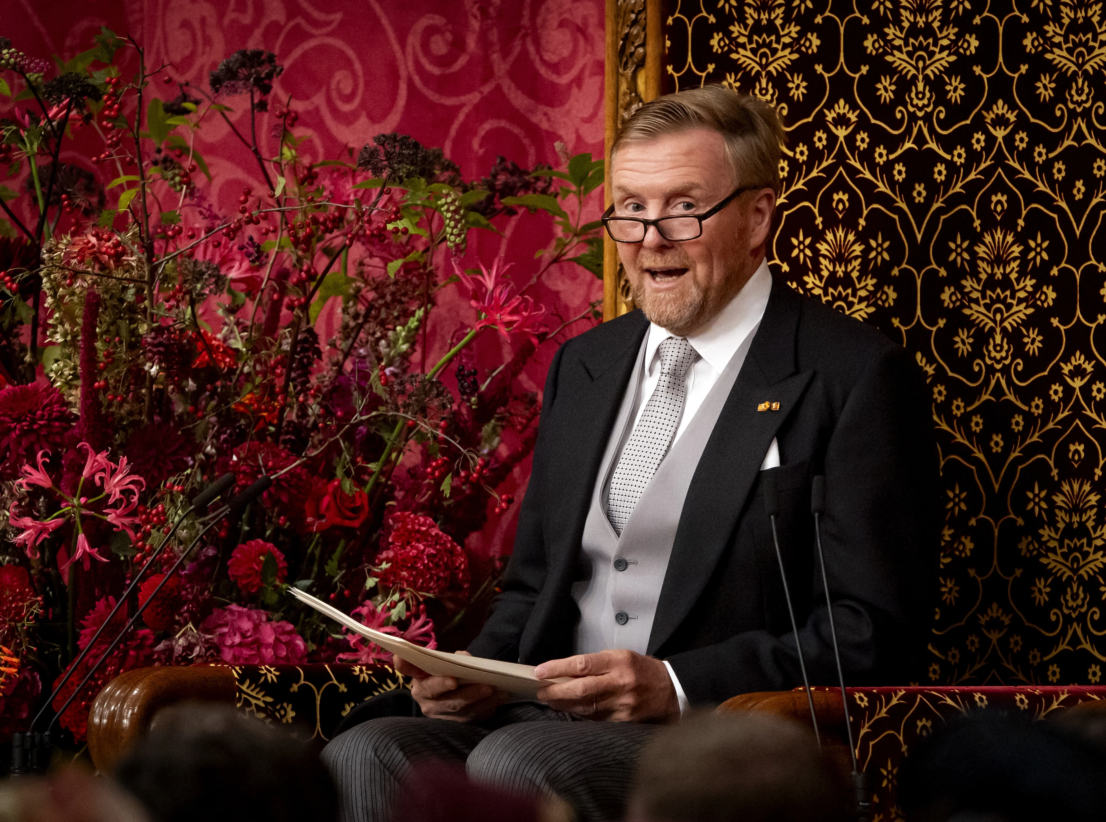 Koning roept in troonrede op tot verbinding in verdeelde samenleving