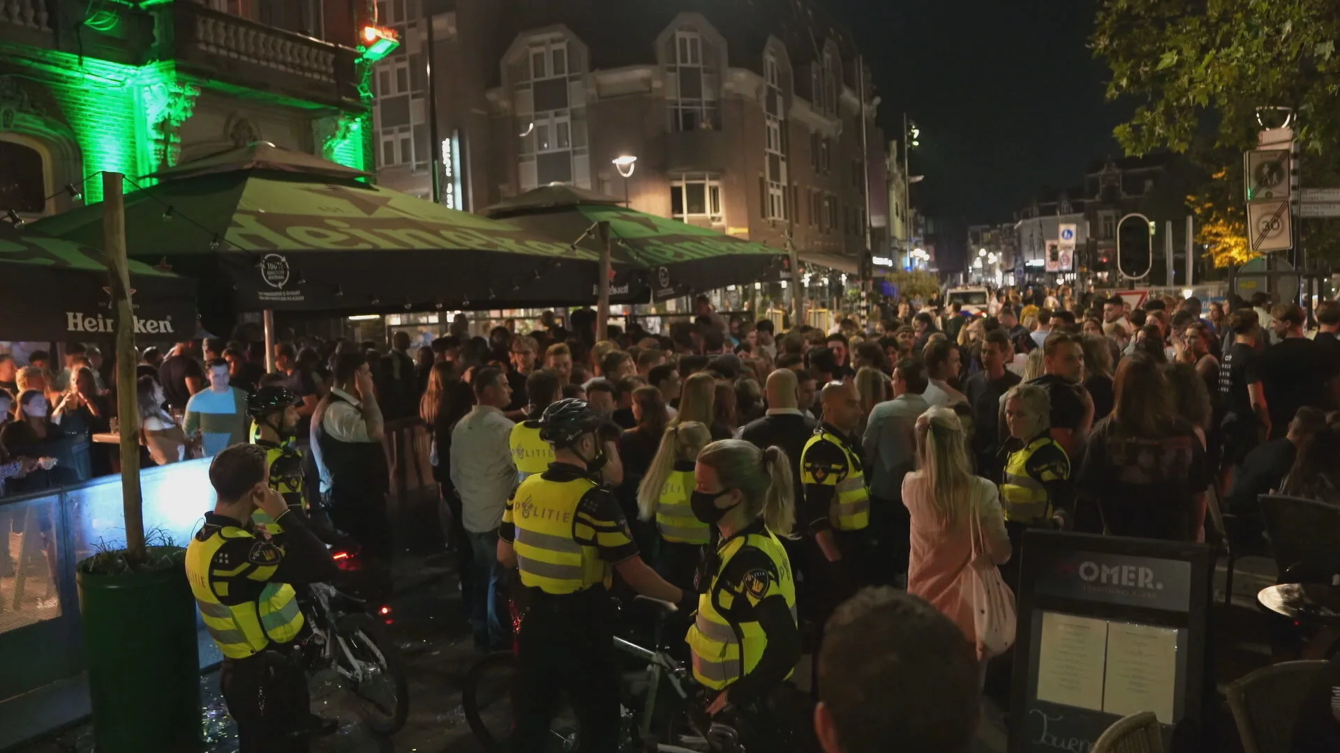 Politie grijpt in bij enorme drukte en ongeregeldheden in verschillende steden