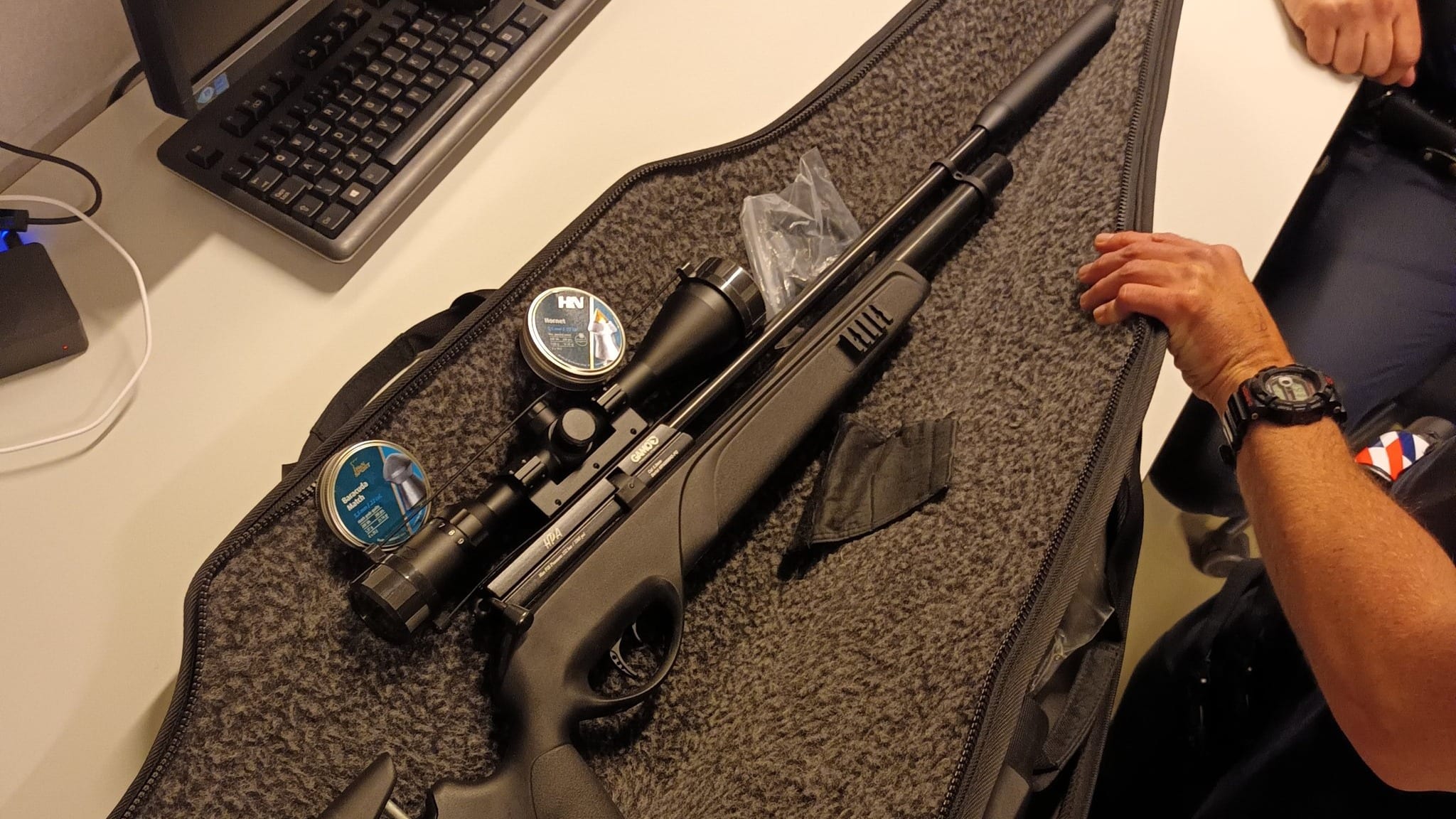 Man schiet met luchtbuks op nietsvermoedende voorbijgangers in Vlaardingen