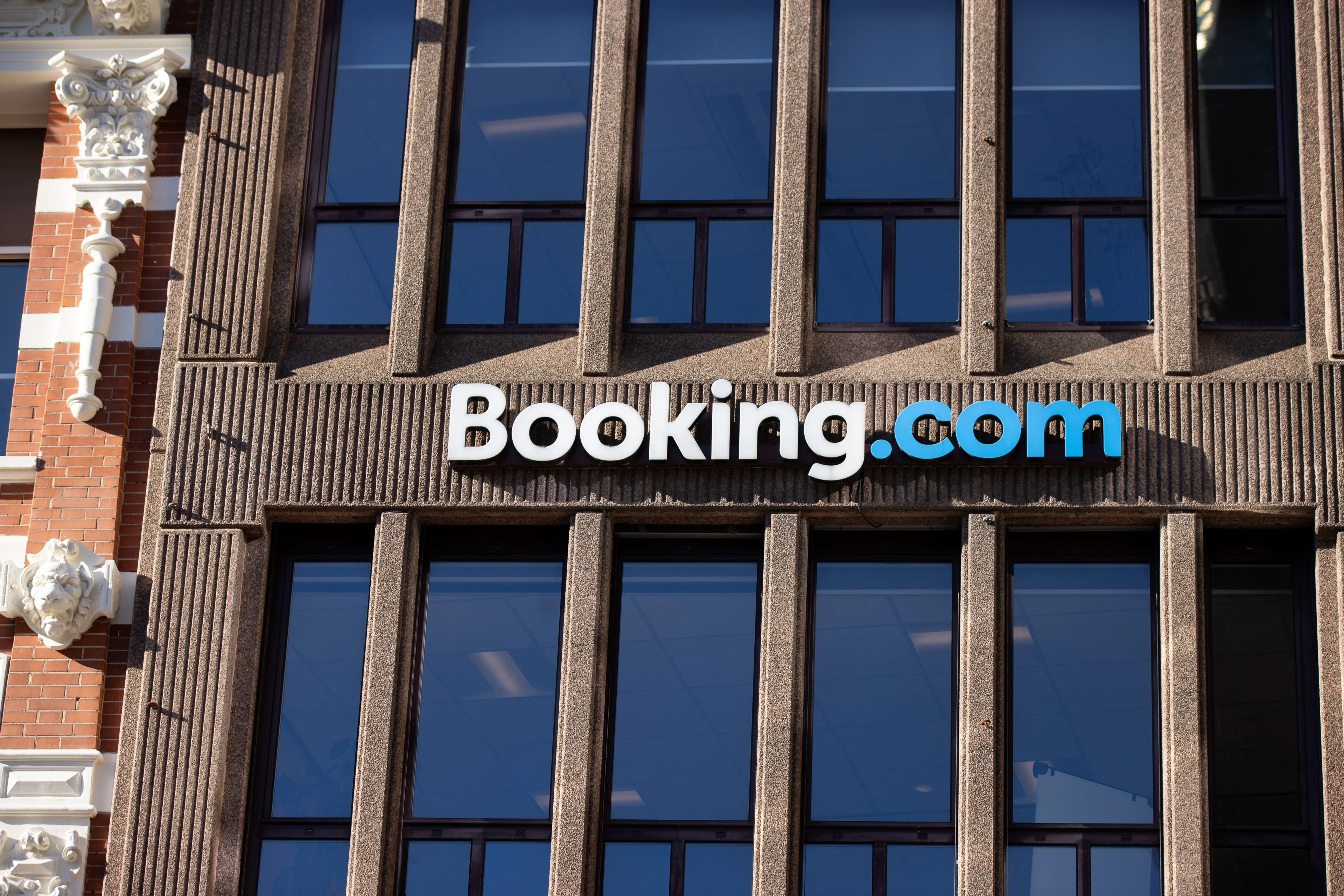 Website Consumentenbond overbelast door grote claim tegen Booking.com