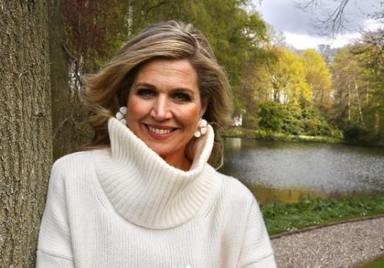 Máxima viert 50e verjaardag en straalt voor de camera van 'haar' koning Willem-Alexander