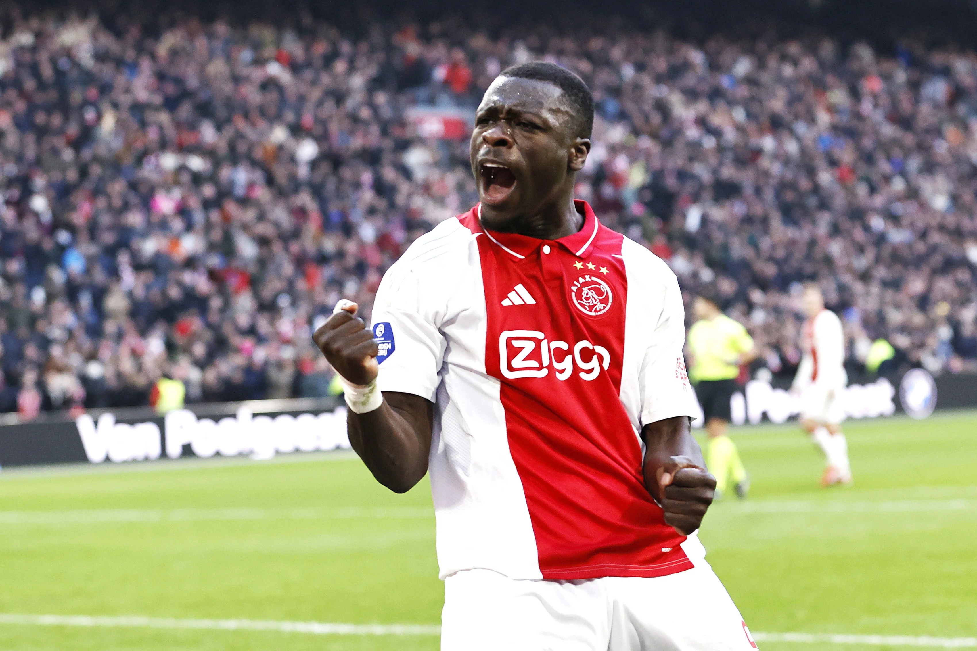 Ajax verslaat Heracles en neemt afstand van PSV