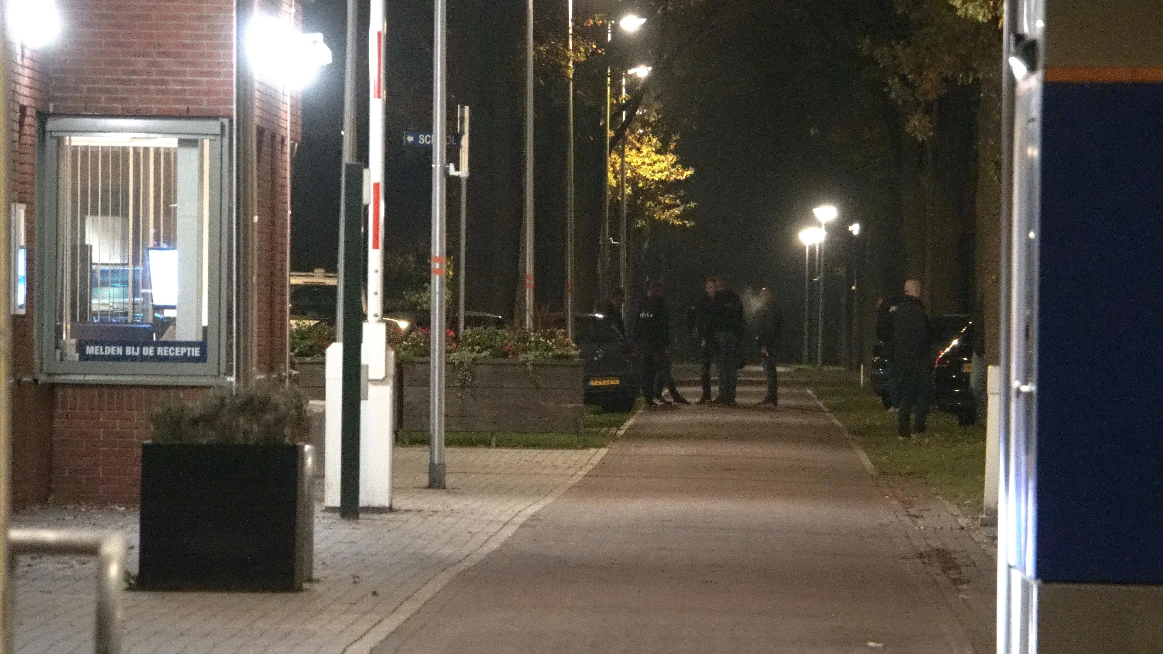 Agent schiet asielzoeker in voet na bedreiging met mes in azc Ter Apel