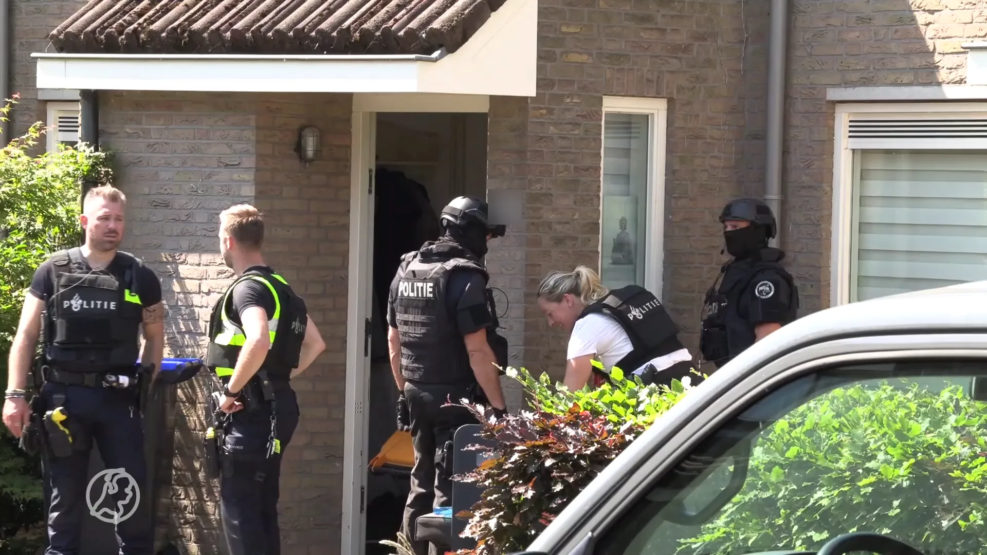Man die zich al uren verschanst in woning Lichtenvoorde 'heeft bunker in kelder'