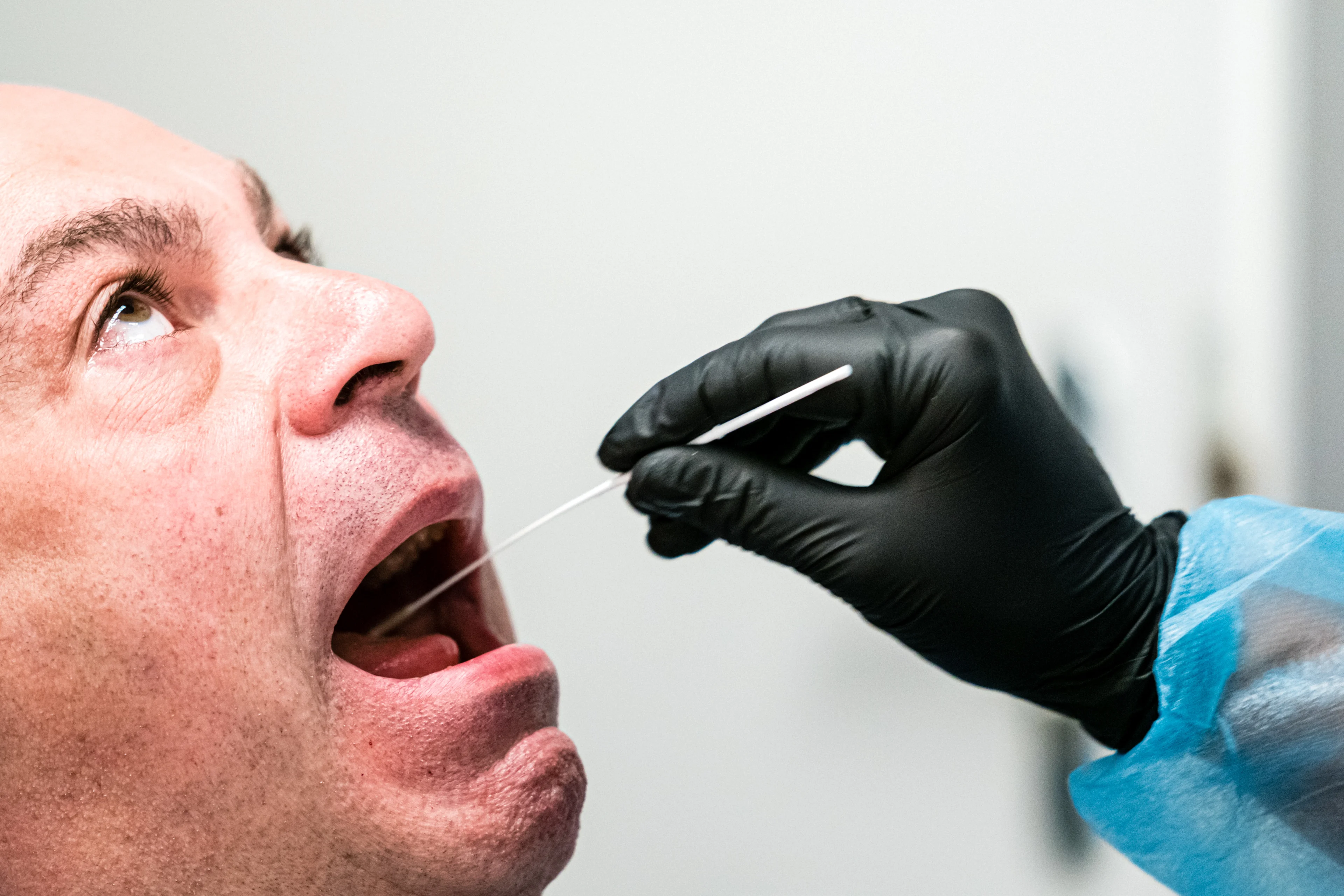 Aantal coronabesmettingen weer boven gemiddelde