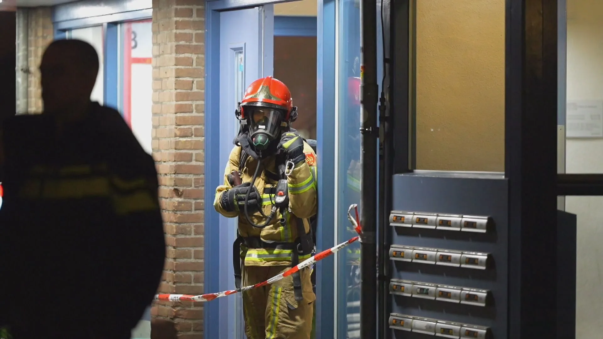 Mogelijk pepperspray gespoten in lift flat Eindhoven: meerdere bewoners onwel