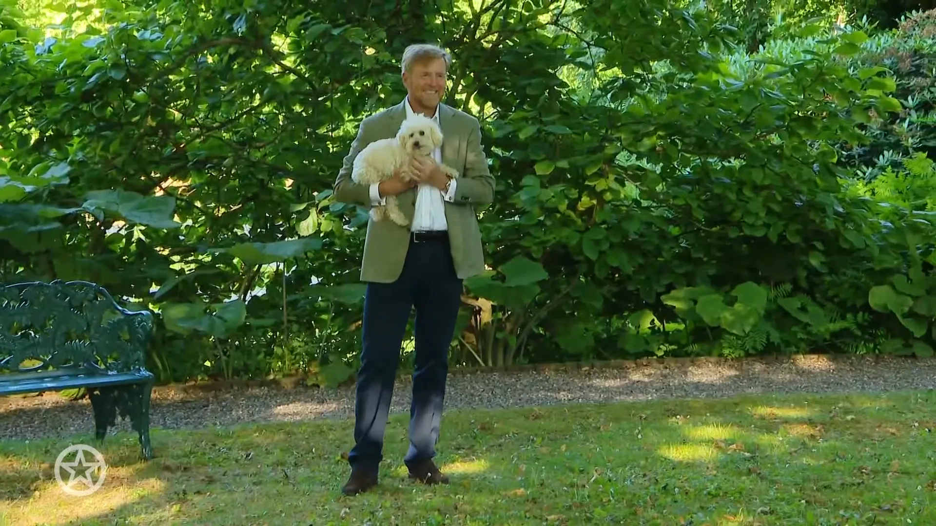 Hondje Mambo steelt de show bij zomerfotosessie Oranjes
