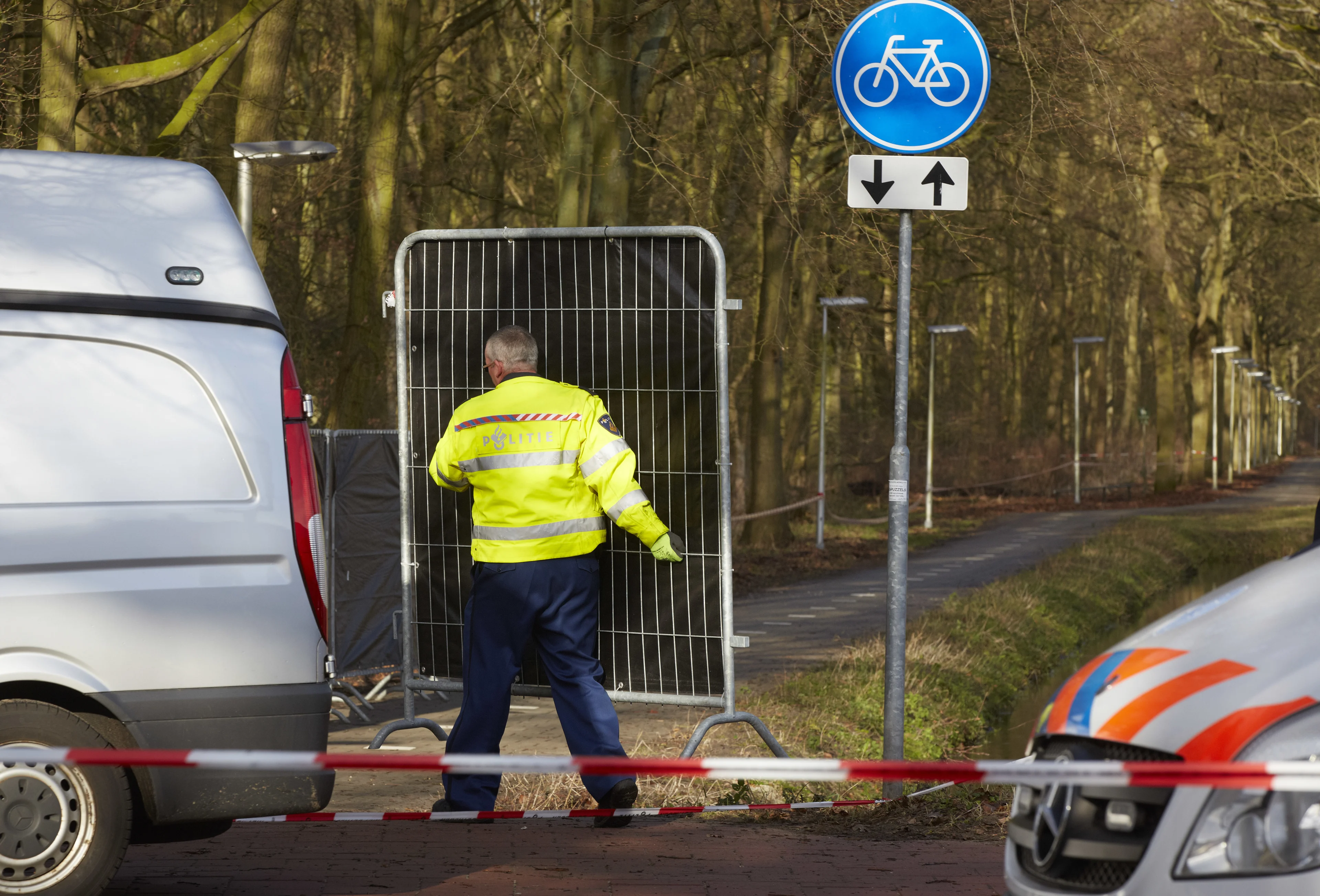 Dode en gewonde gevonden langs fietspad in Almere