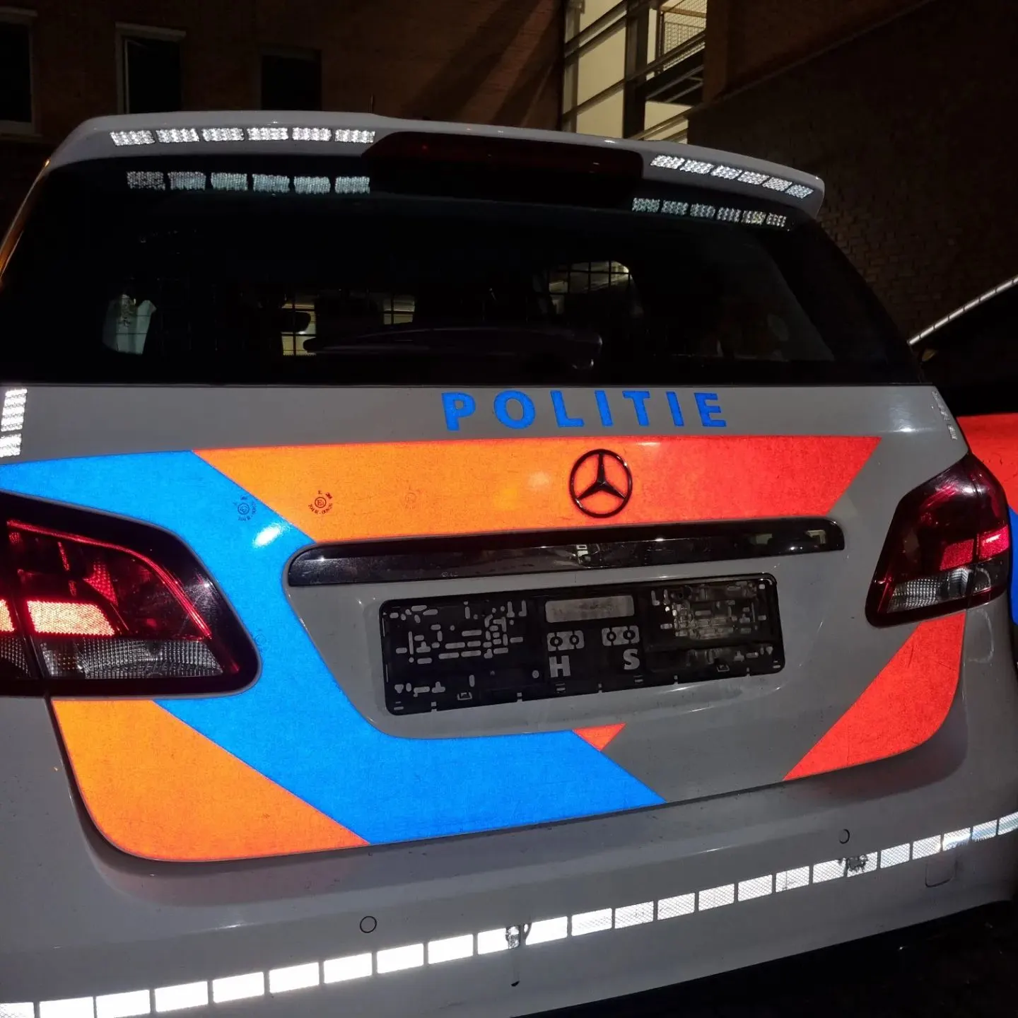 Kentekenplaten politiewagen gestolen tijdens festival
