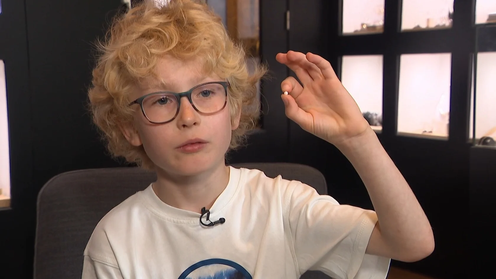 Jurrian (8) vindt parel in oester: honderden euro's waard?