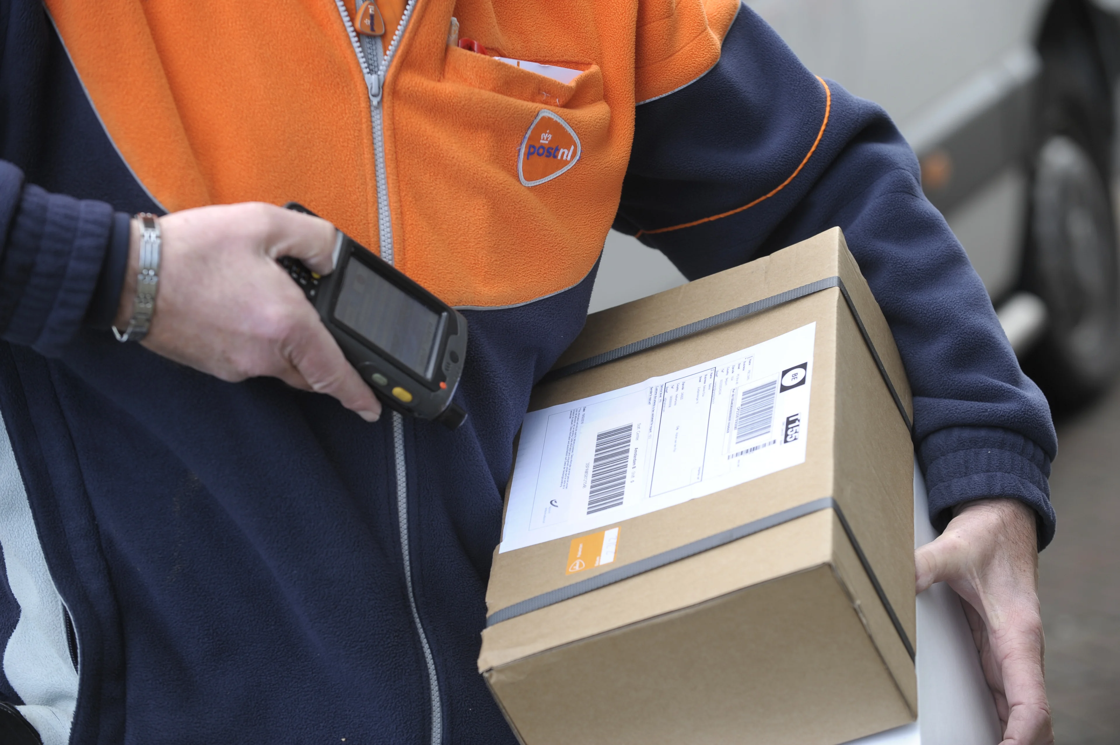 Pakketbezorger gewond na ruzie met zes anderen in Eindhoven