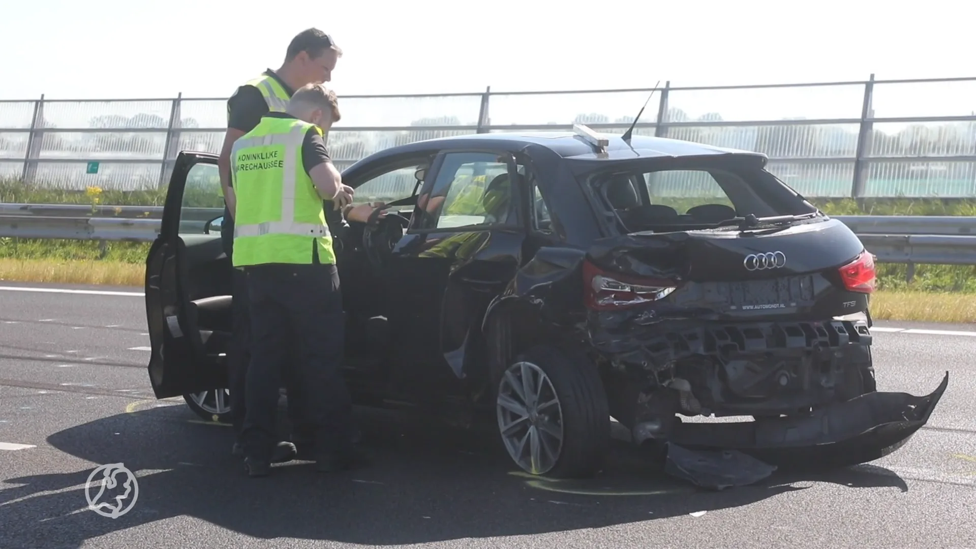 Hond komt om het leven bij botsing met twee auto's op A4