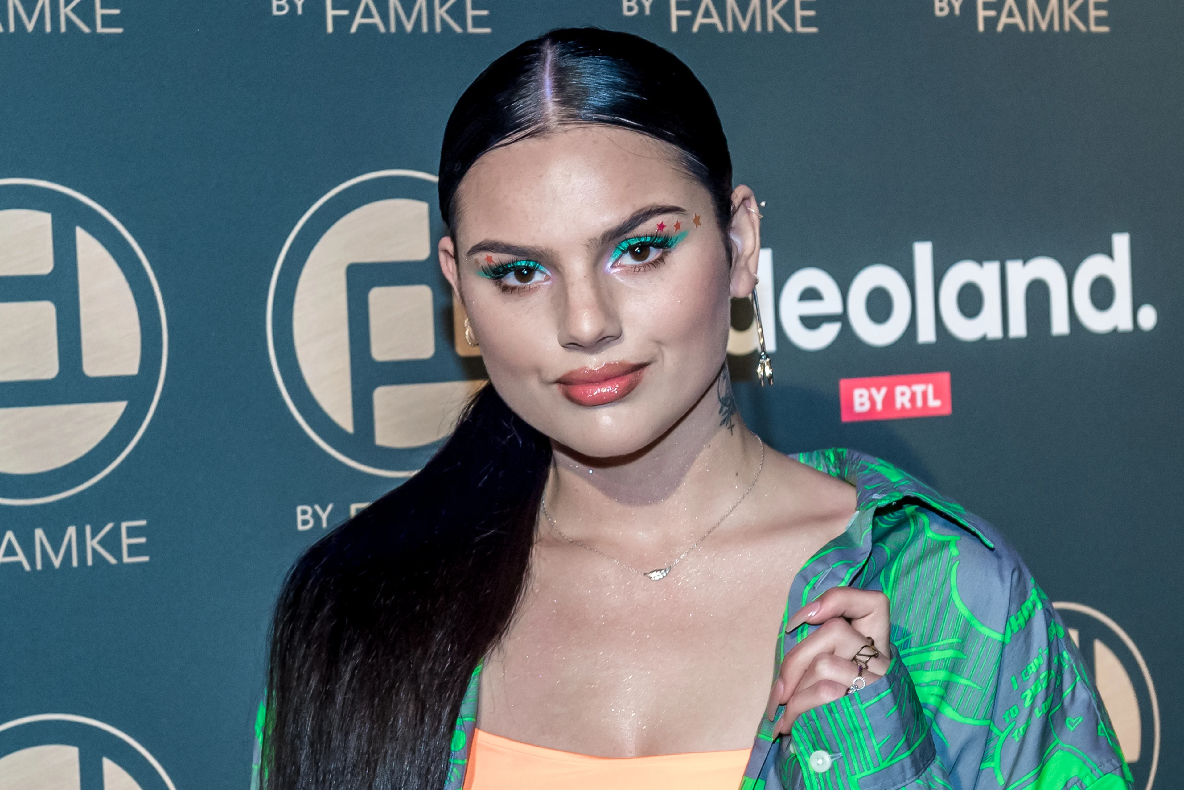 Famke Louise kreeg beveiliging na ophef over #Ikdoenietmeermee