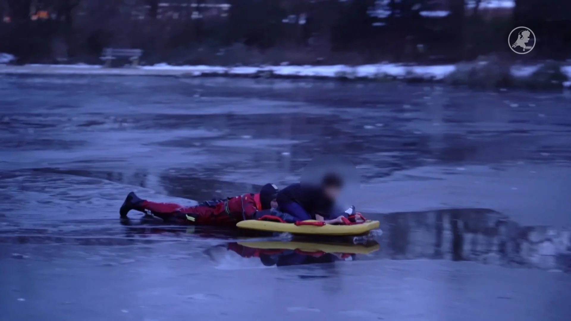 Drie tieners vast op eilandje in Haren na doorzakken door dun ijs
