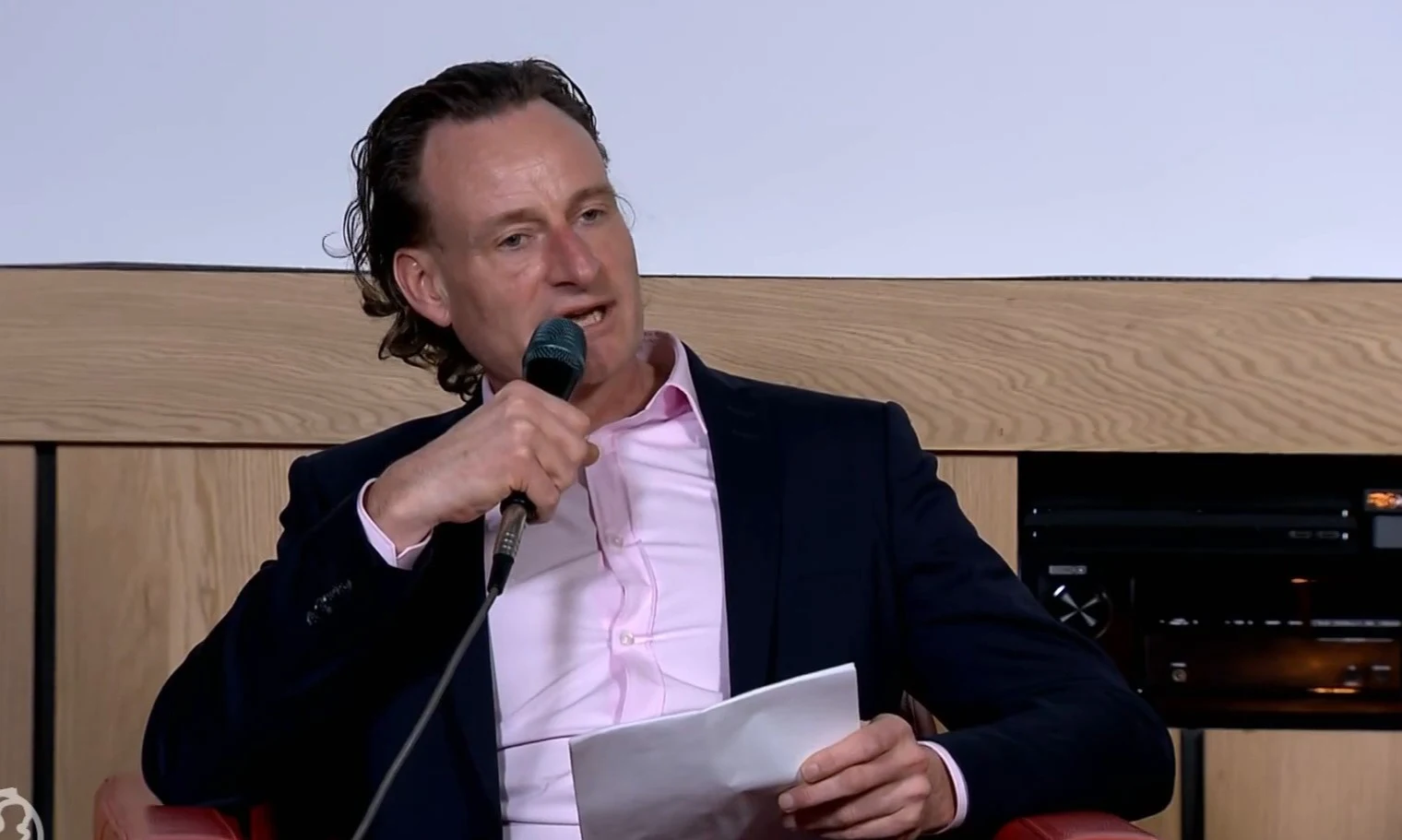 Viruswaarheid eist in kort geding afschaffing van alle coronamaatregelen