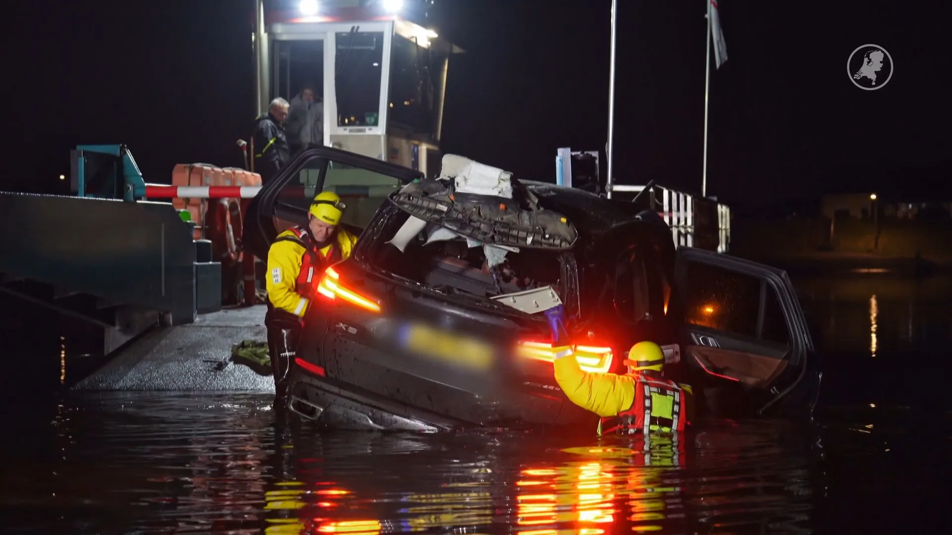 Automobilist knalt op veerpont: 'Niet bekend in omgeving'