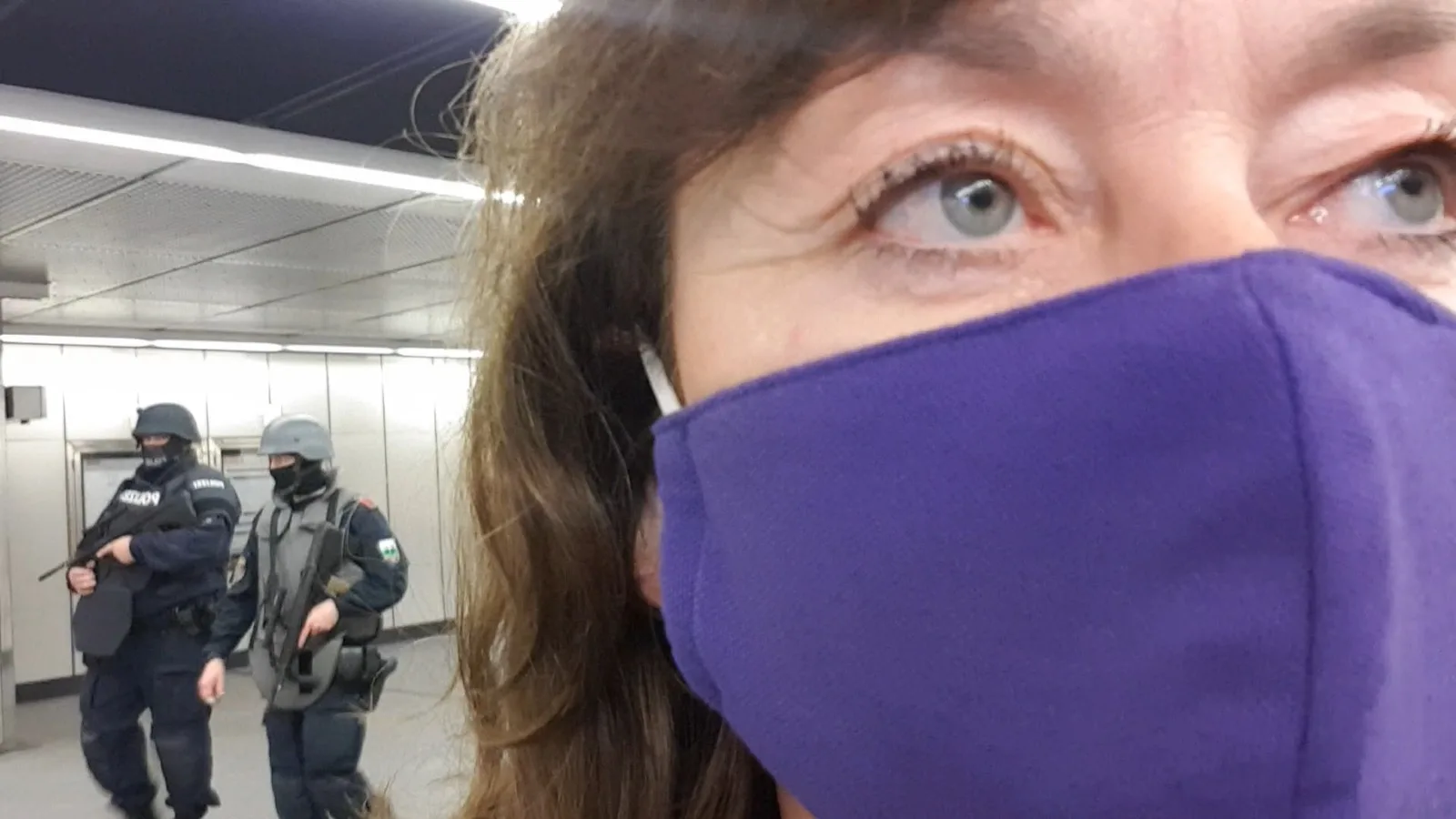 Nederlandse Annemiek in Wenen: 'Alles wordt goed bewaakt, er hangt een gespannen sfeertje'