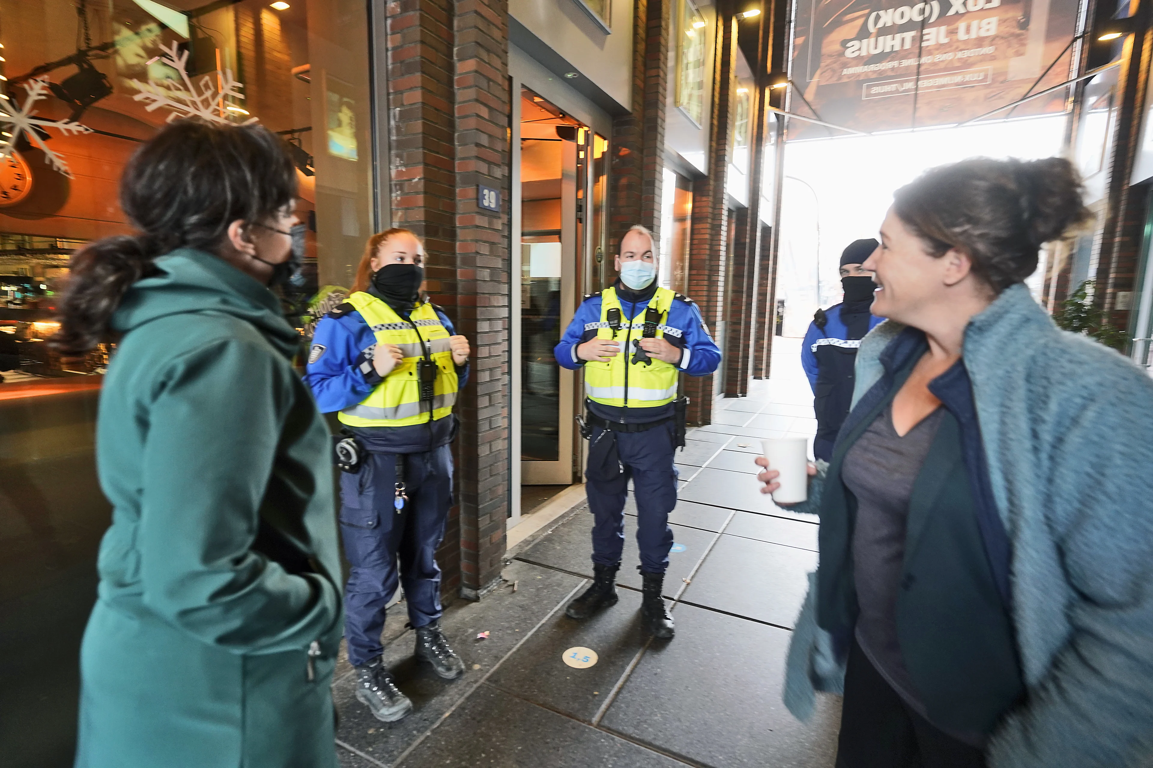 Burgemeesters tegen kabinet: coronabeleid moet fundamenteel anders