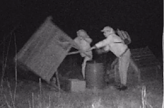 Politie deelt beelden gruwelijke kippenmishandelingen Ede