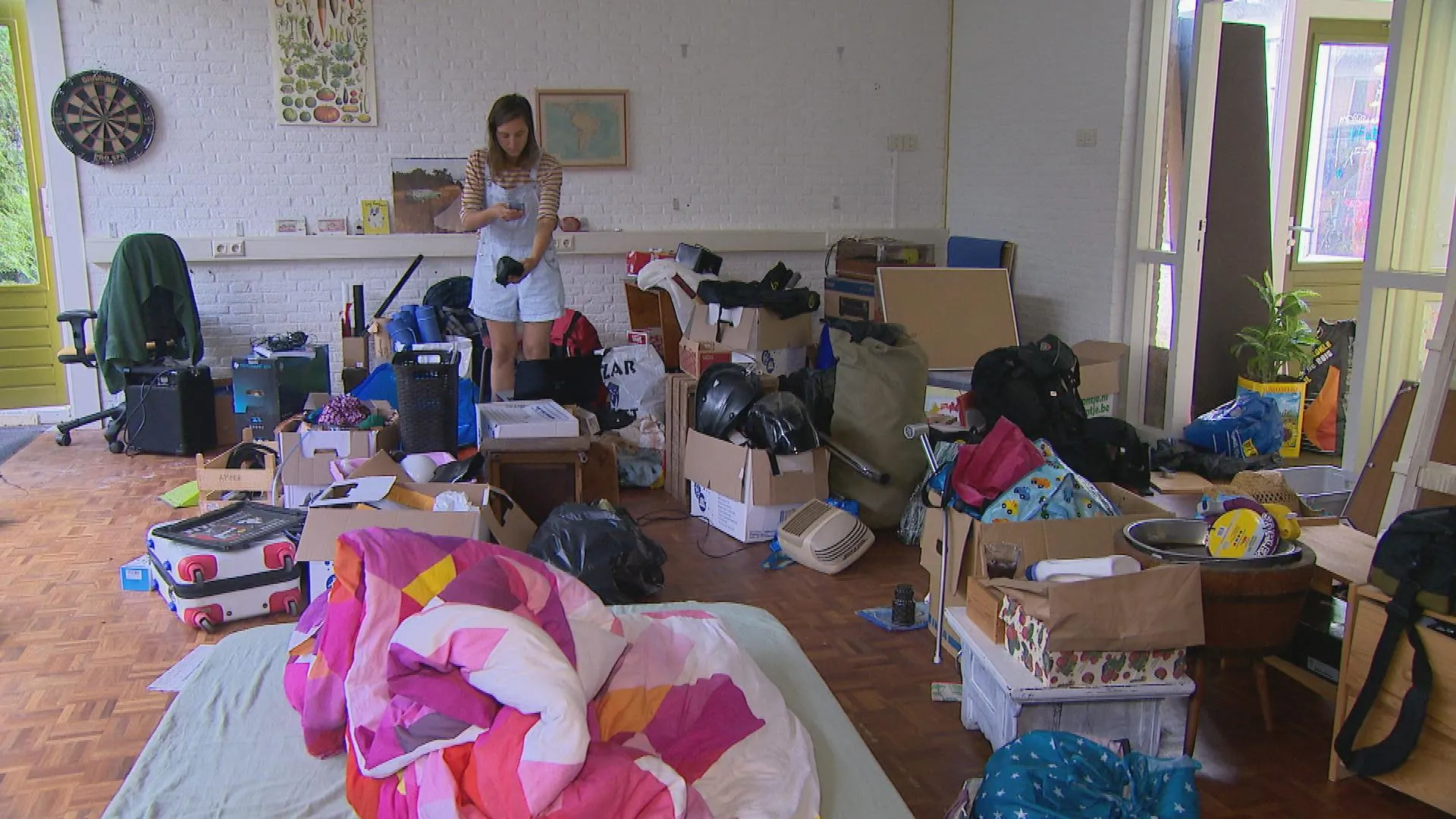 Woningcorporatie gooit hele inboedel van Amber in container