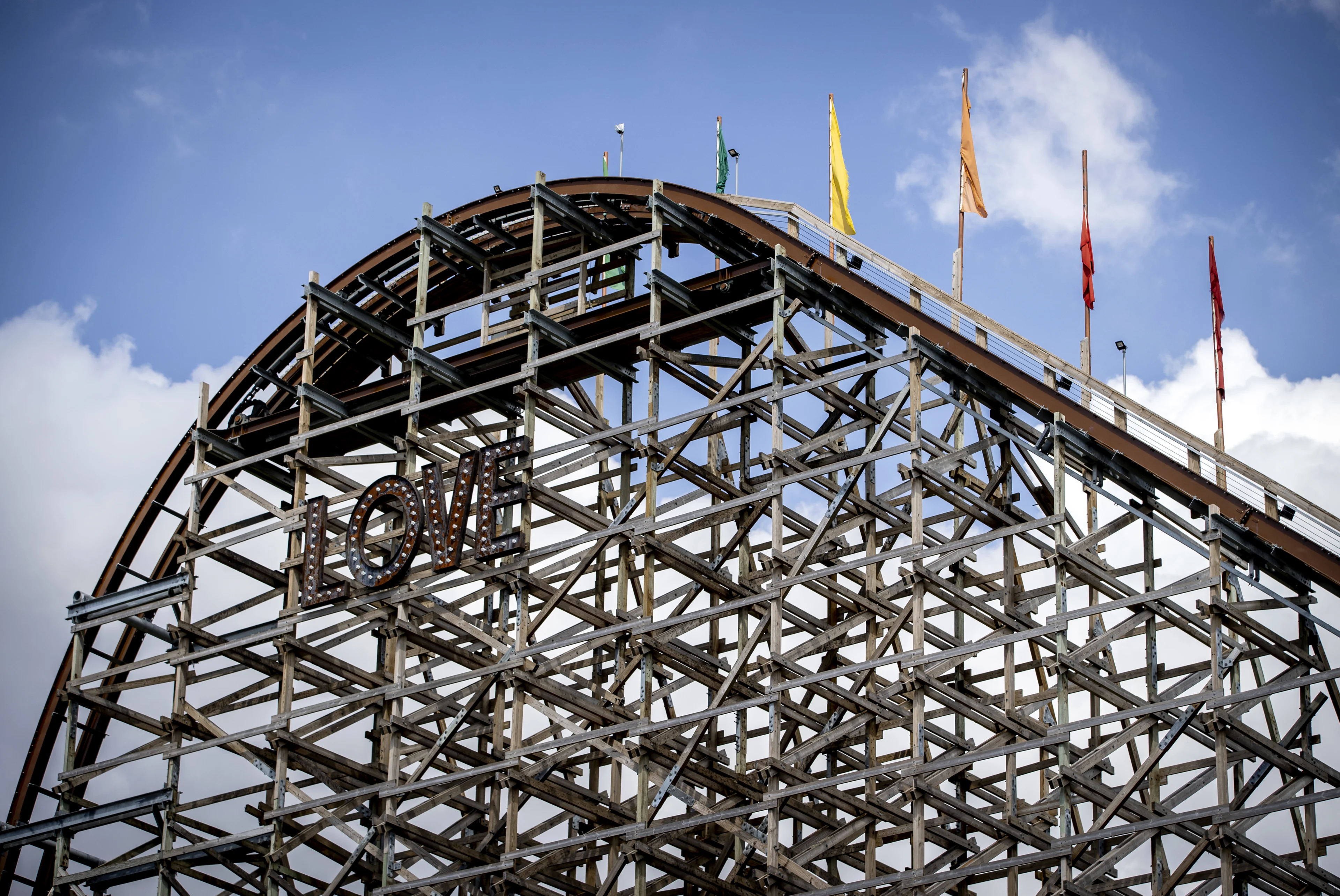 Coronacijfers maken vrije val, versoepelingen gaan door: 'Maar we zijn er nog niet'