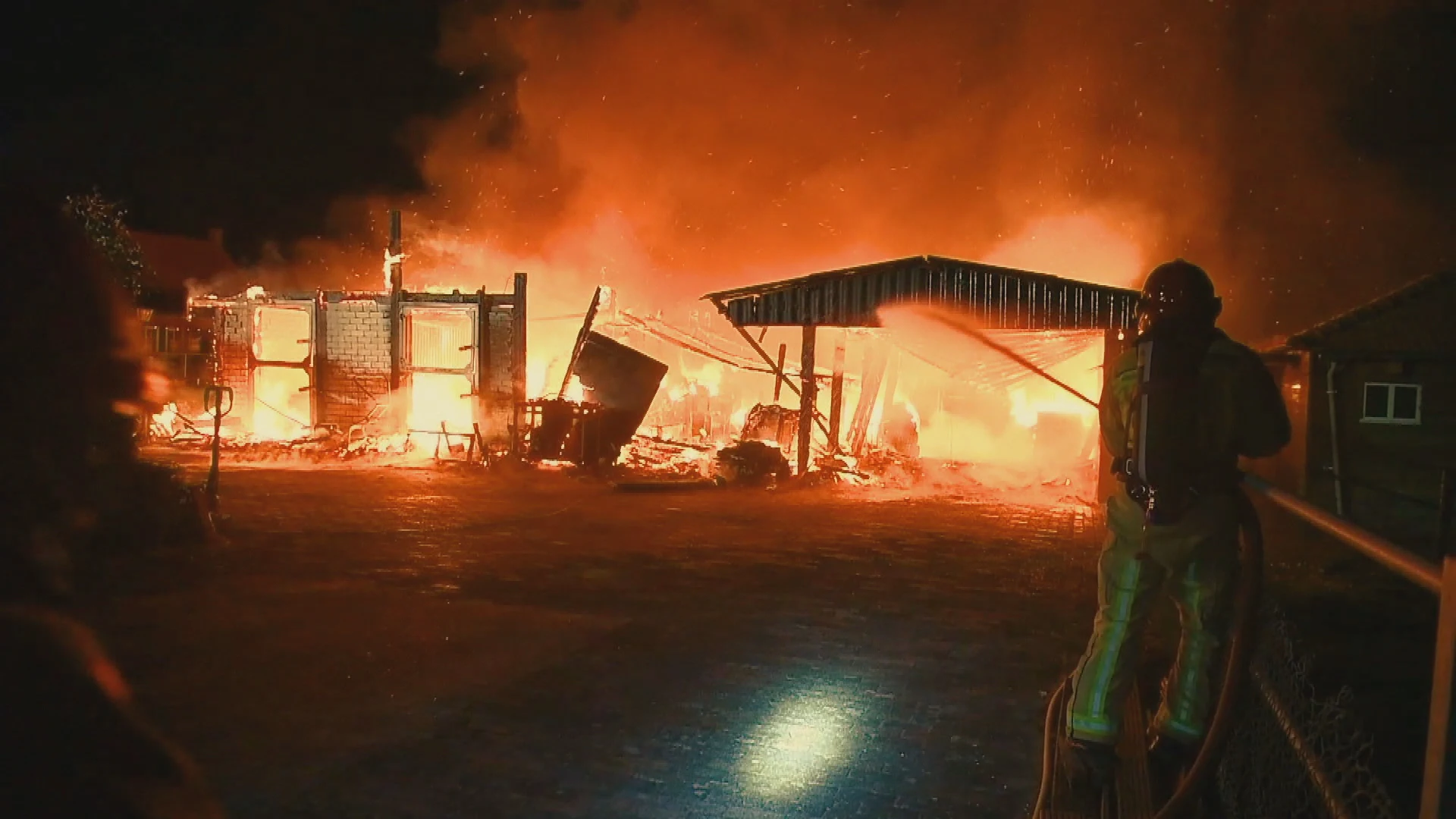 Varkens gered bij grote schuurbrand in Brabantse Luyksgestel