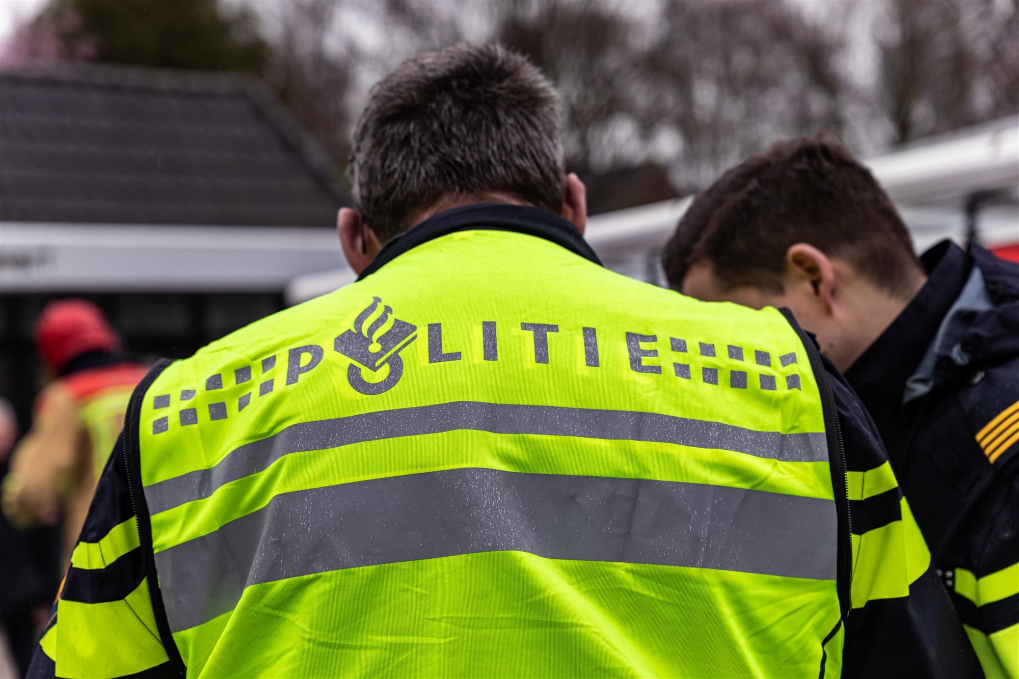 Hagenaar mishandelt agenten en vernielt politieauto tijdens aanhouding