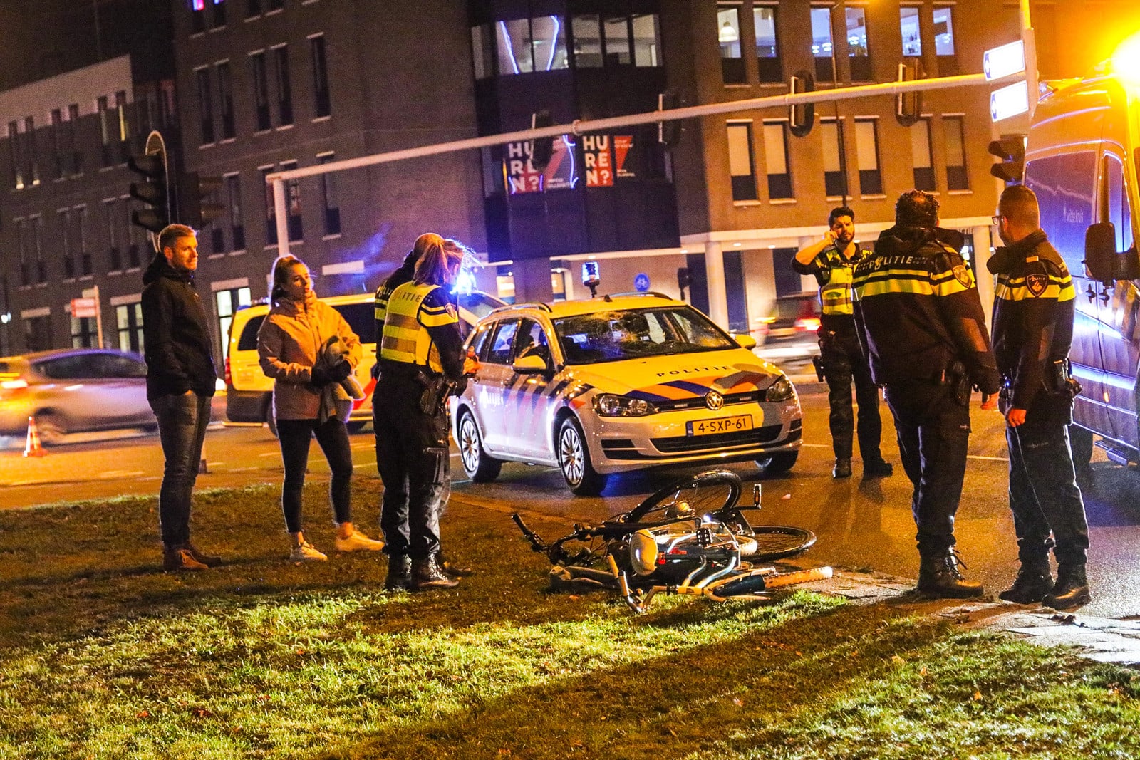 Drie gewonden na aanrijding door politieauto in Apeldoorn