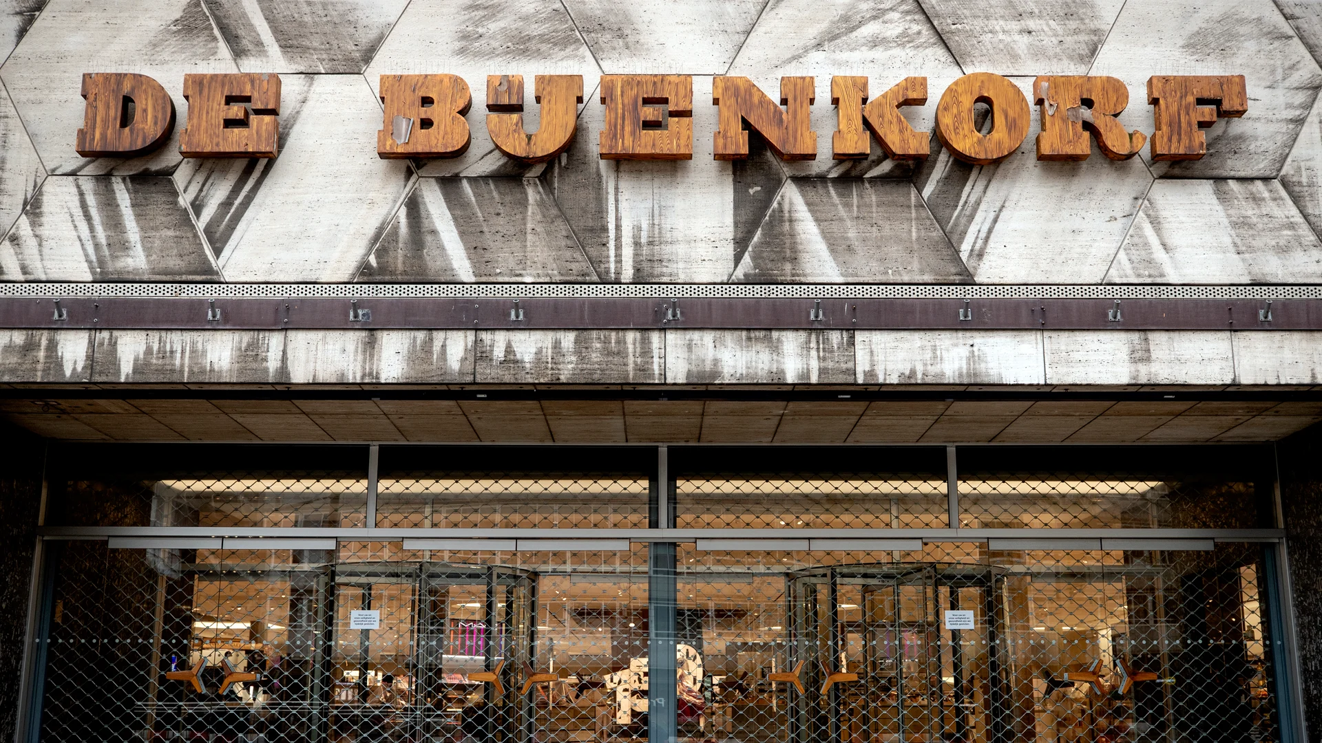 Winkels Bijenkorf gaan na zes weken weer open