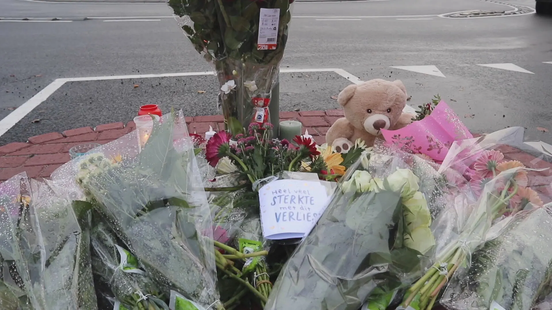 Bloemen voor omgekomen jongen (14) in Maassluis, chauffeur bleek onder invloed