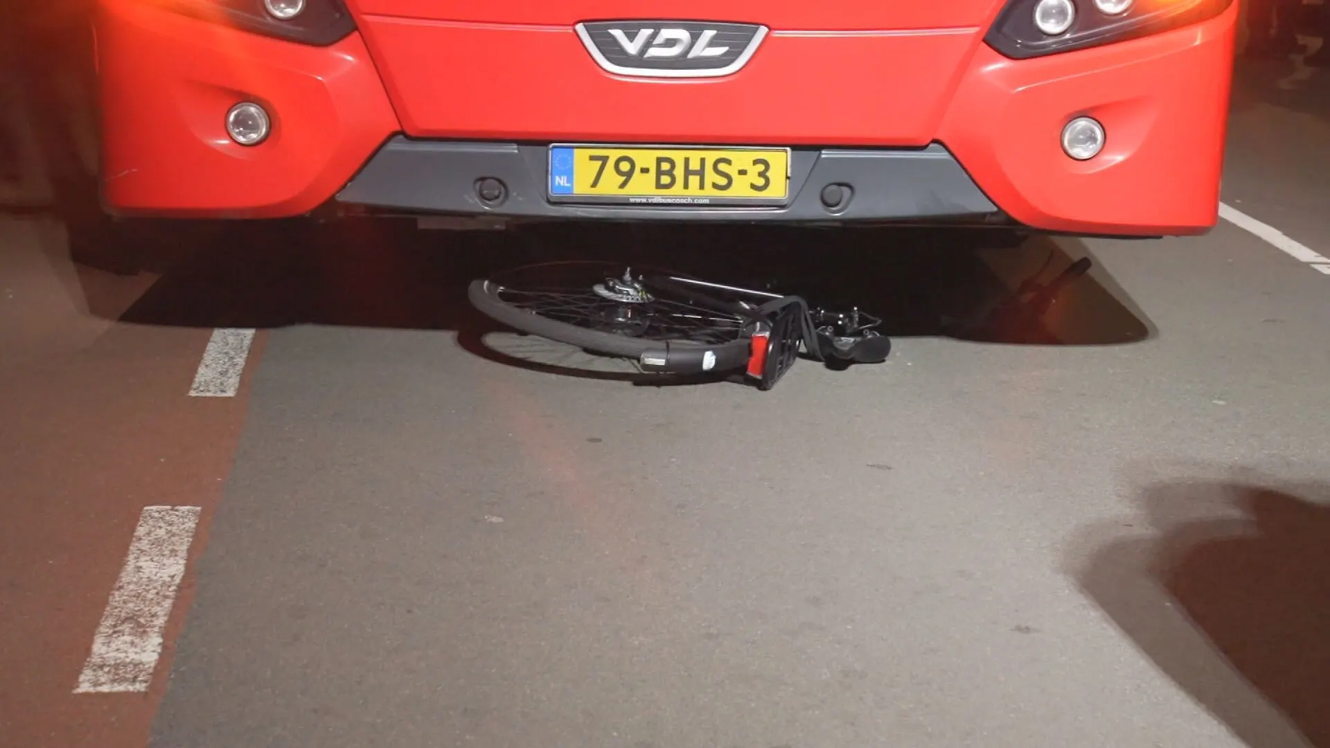 Fietsster komt onder bus terecht in Mierlo en raakt gewond