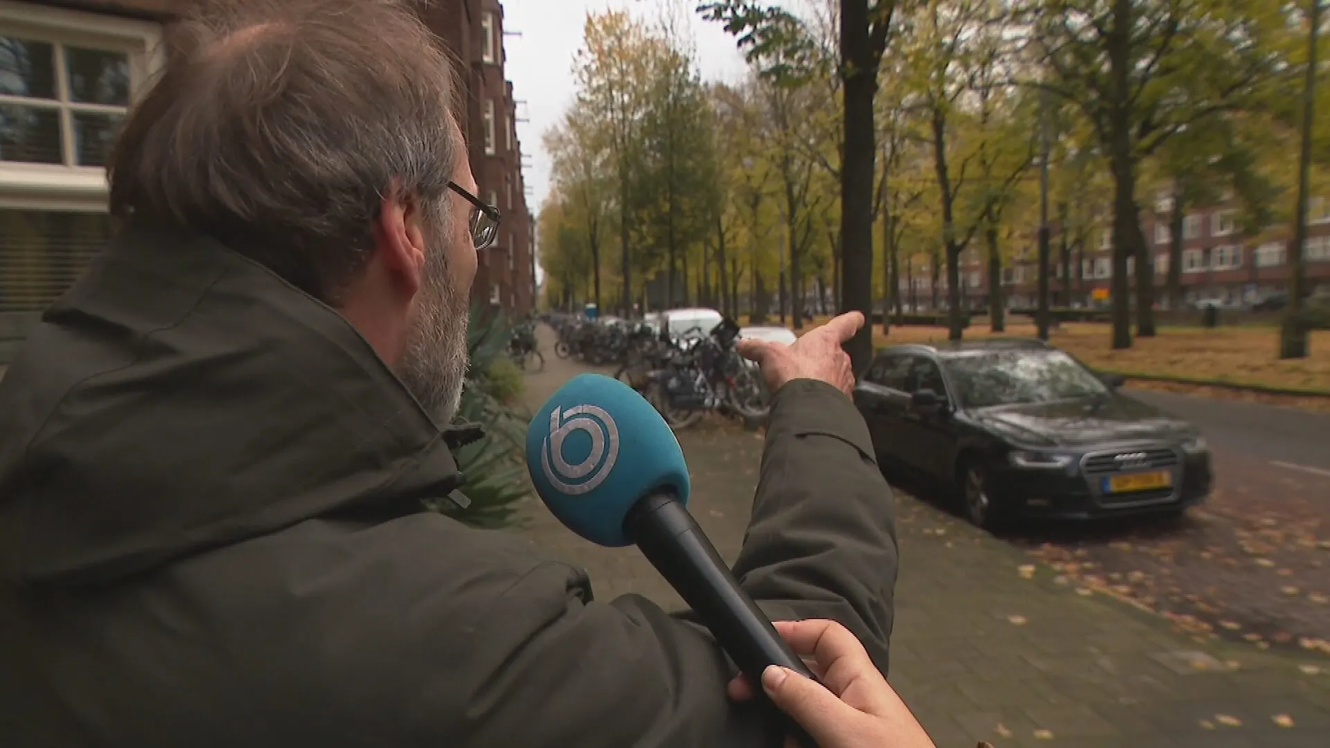 Fietsster zwaargewond na aanrijding in Amsterdam, automobilist rijdt door