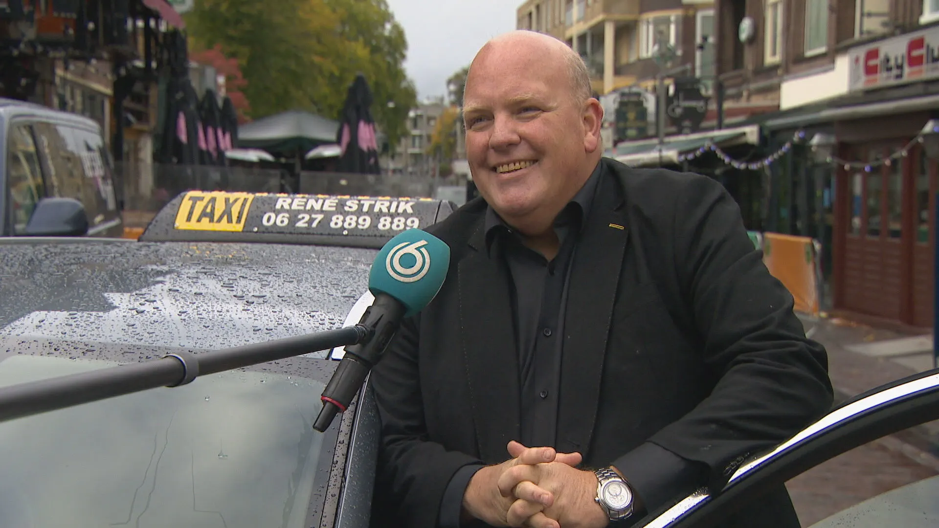 Vaste klanten helpen taxichauffeur René door coronacrisis