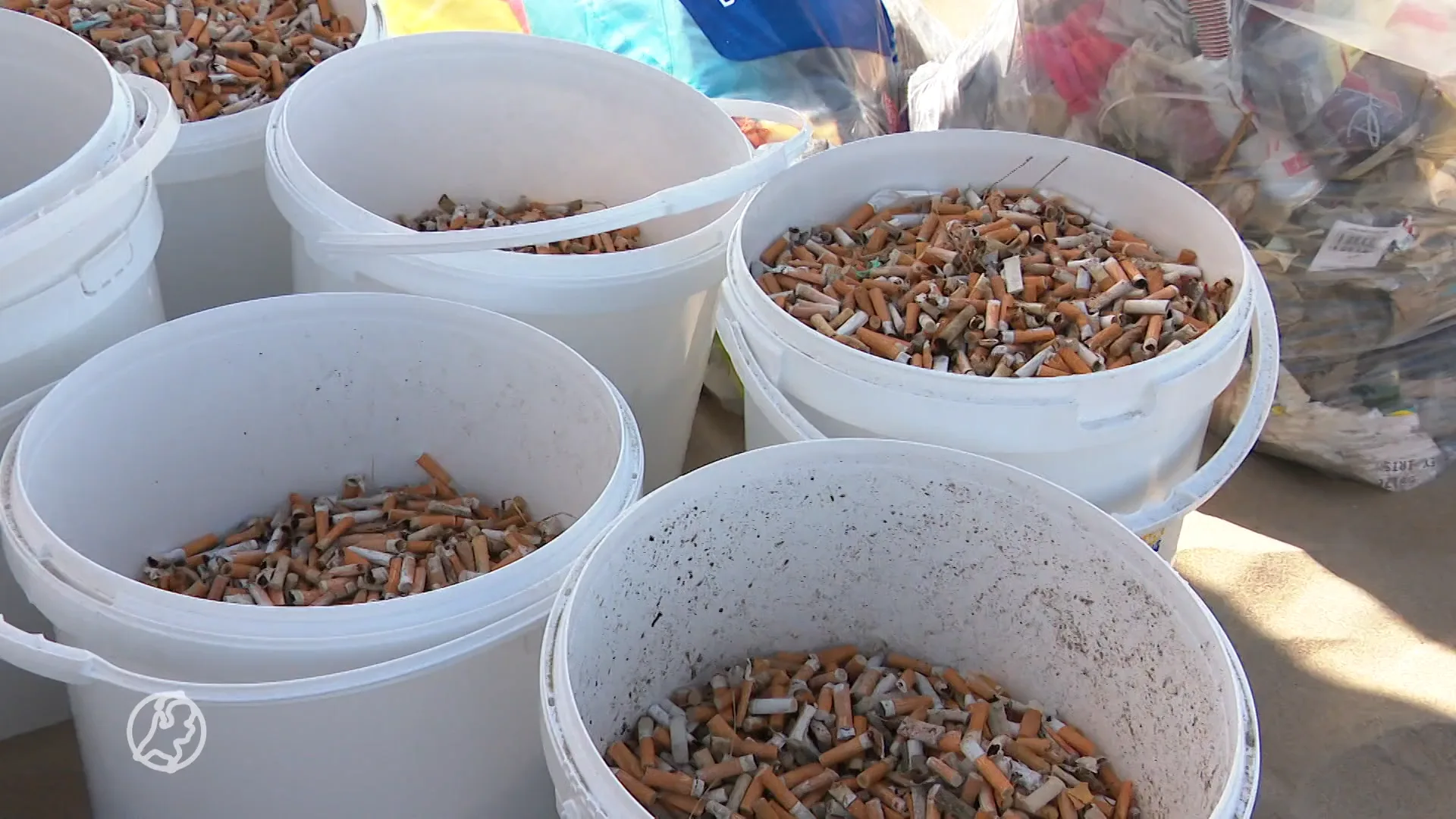 Meeste Nederlanders voor rookverbod op strand in strijd tegen vervuilende peuken