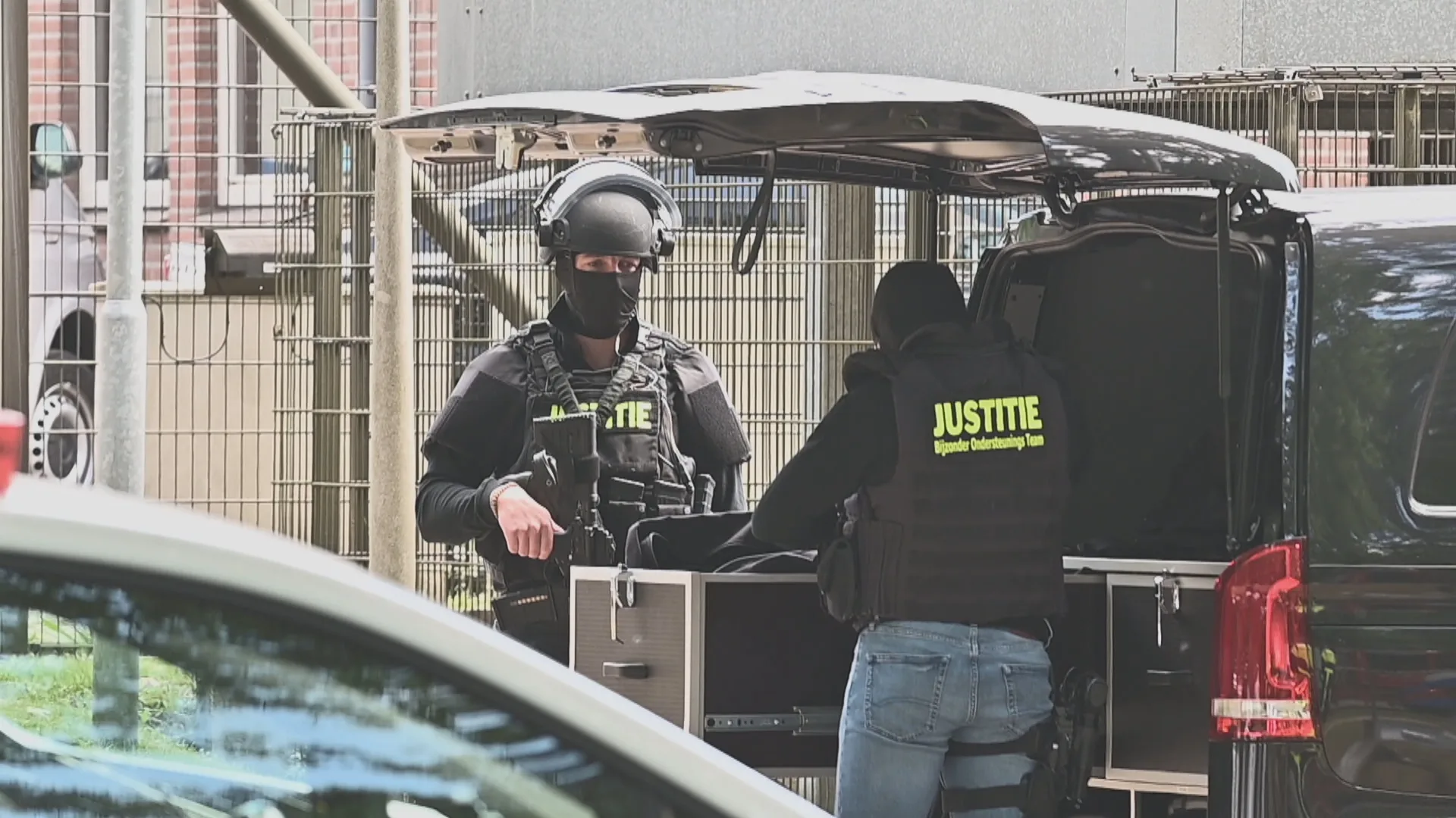 Medewerker jeugdgevangenis Den Hey-Acker bevrijd door arrestatieteam