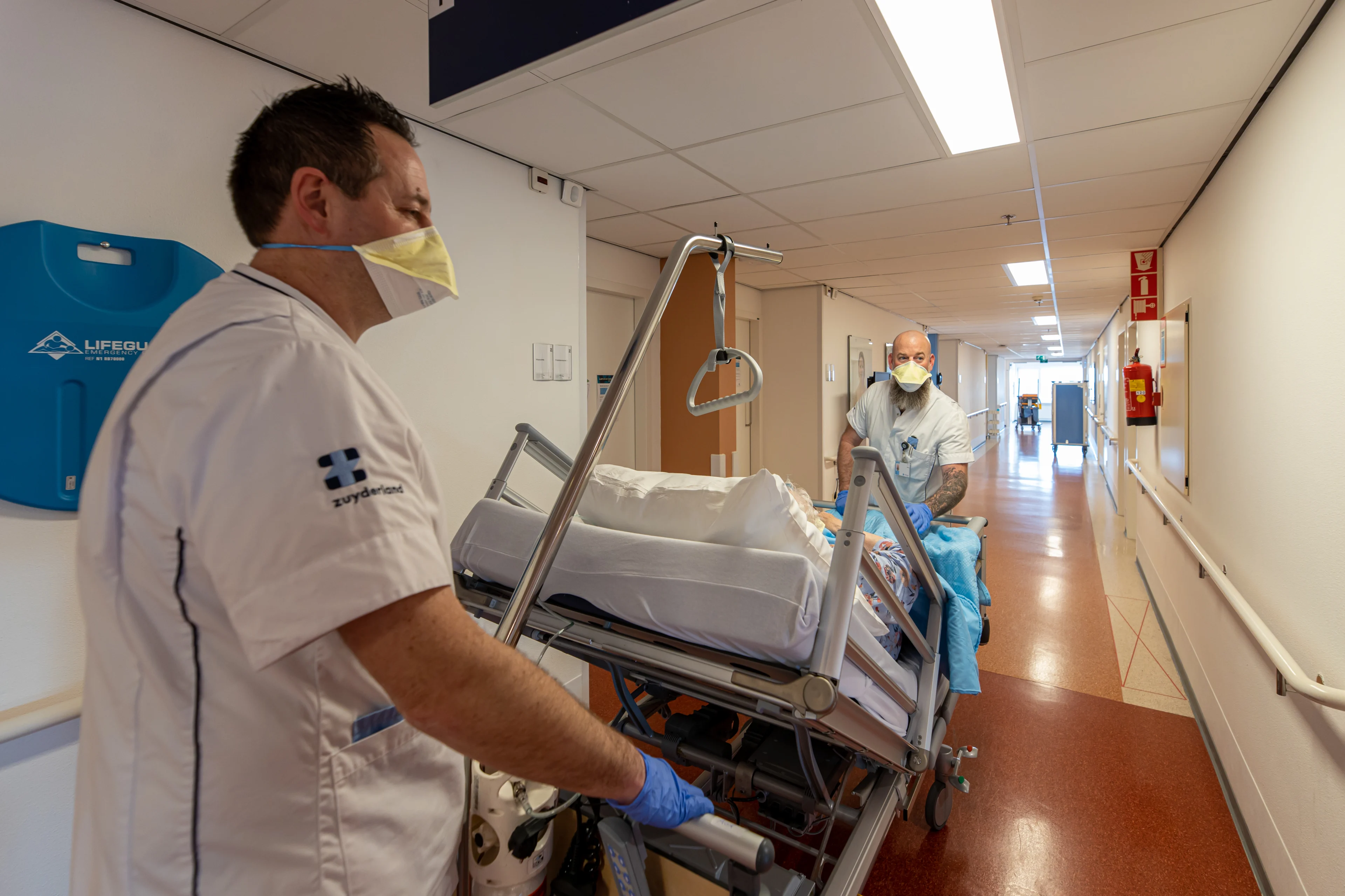 LIVEBLOG | Ruim 2000 bevestigde besmettingen, winkels sluiten deuren