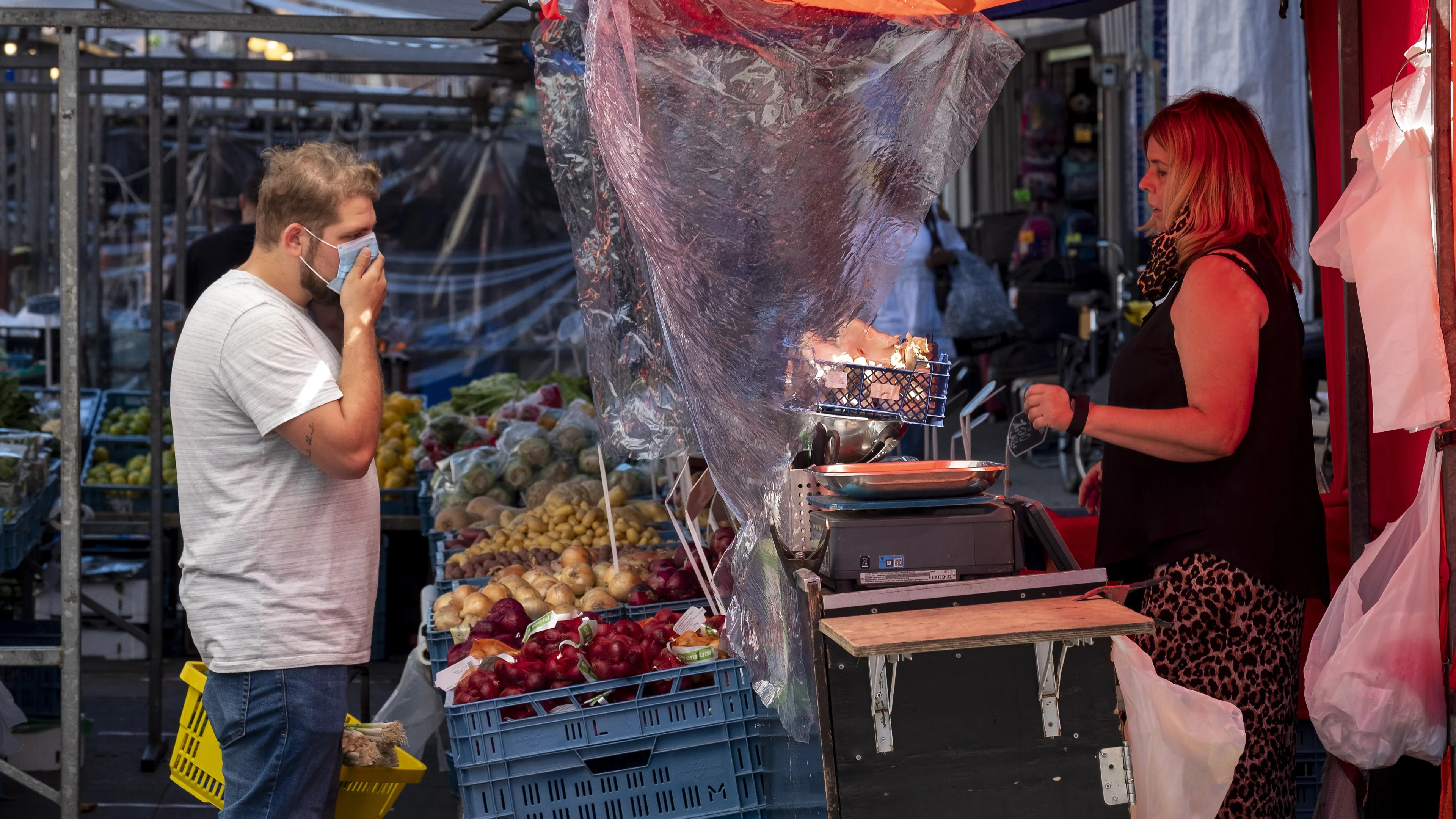 Voor kooplui Albert Cuyp is rechter laatste strohalm om mondkapjesplicht ongedaan te maken
