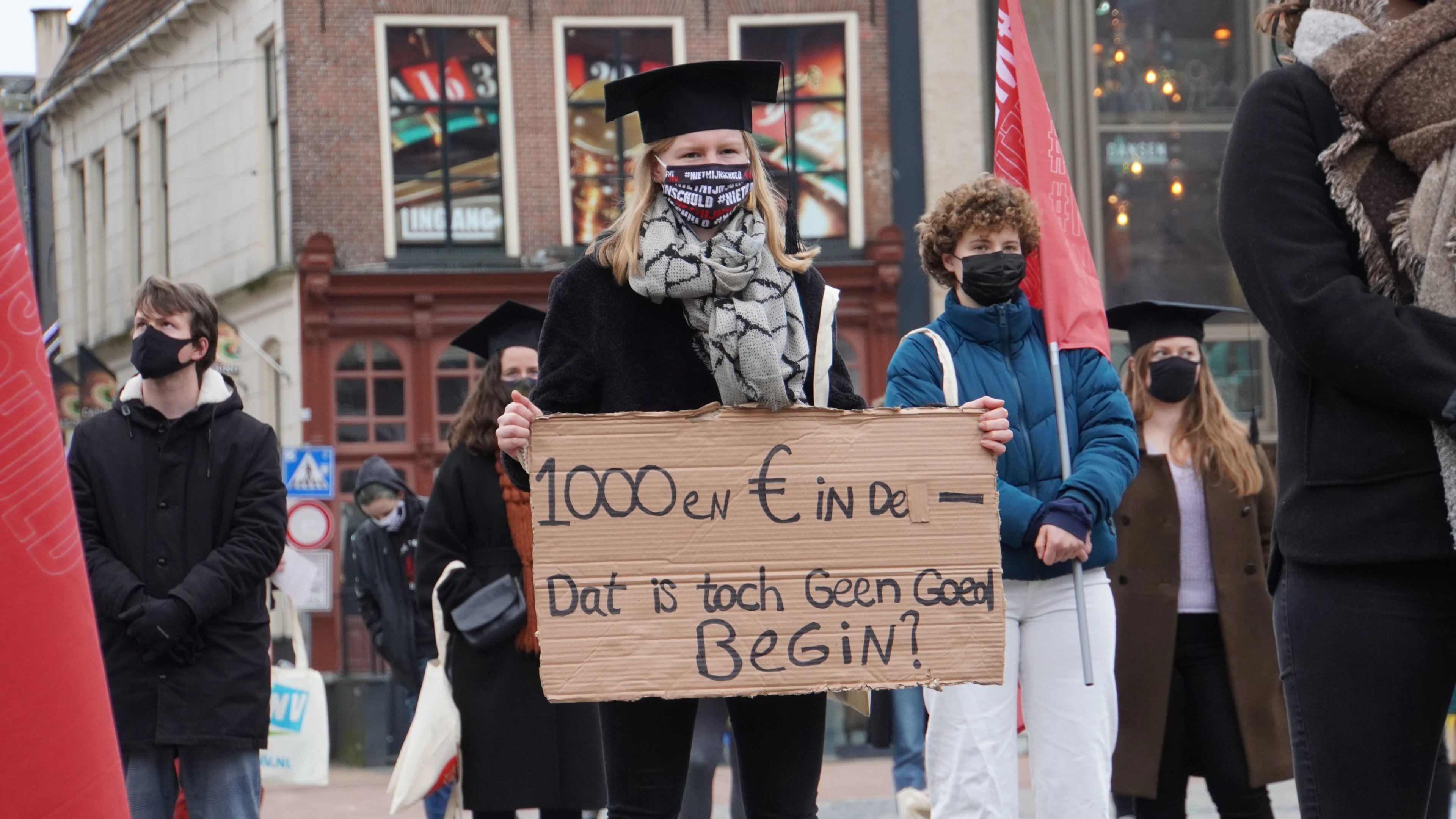 Studenten protesteren tegen leenstelsel in Groningen: 'Ik heb geen keuze en moet lenen'