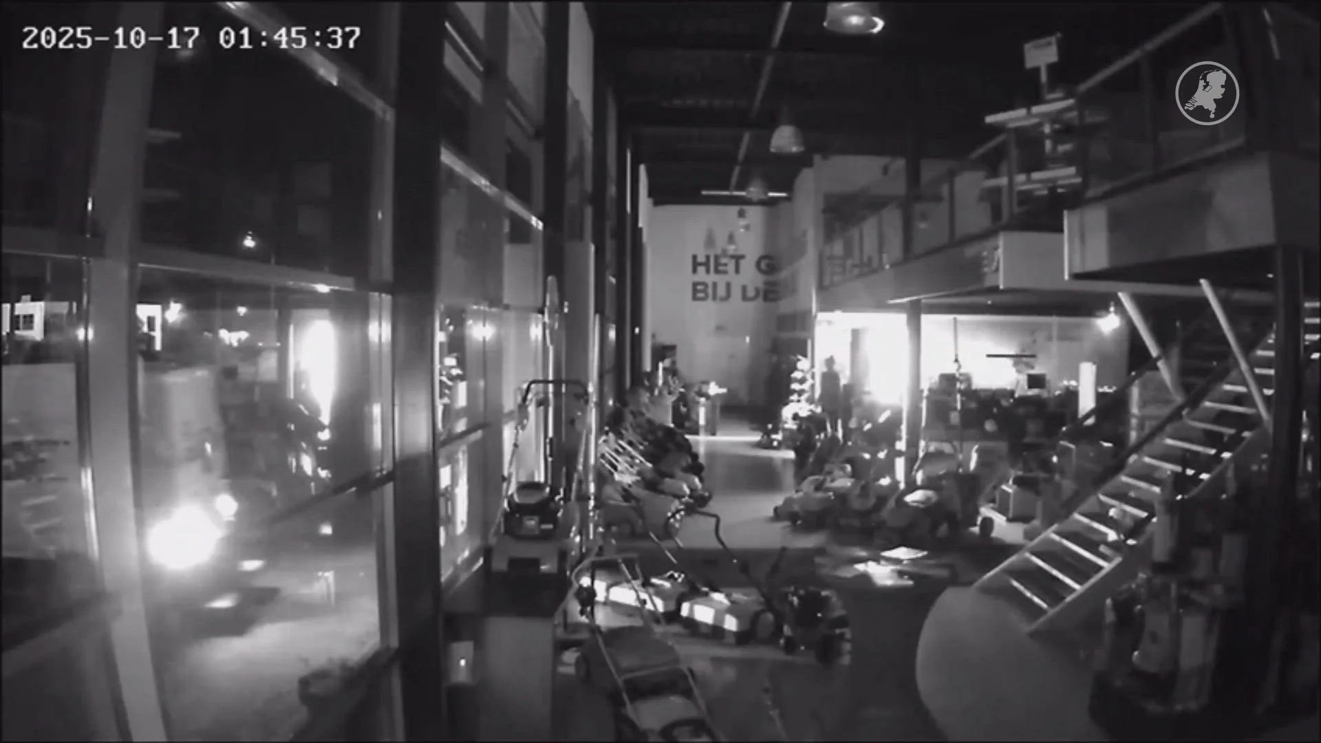 Hondsbrutale roversbende slaat keer op keer toe met Kevin's gestolen bestelbus