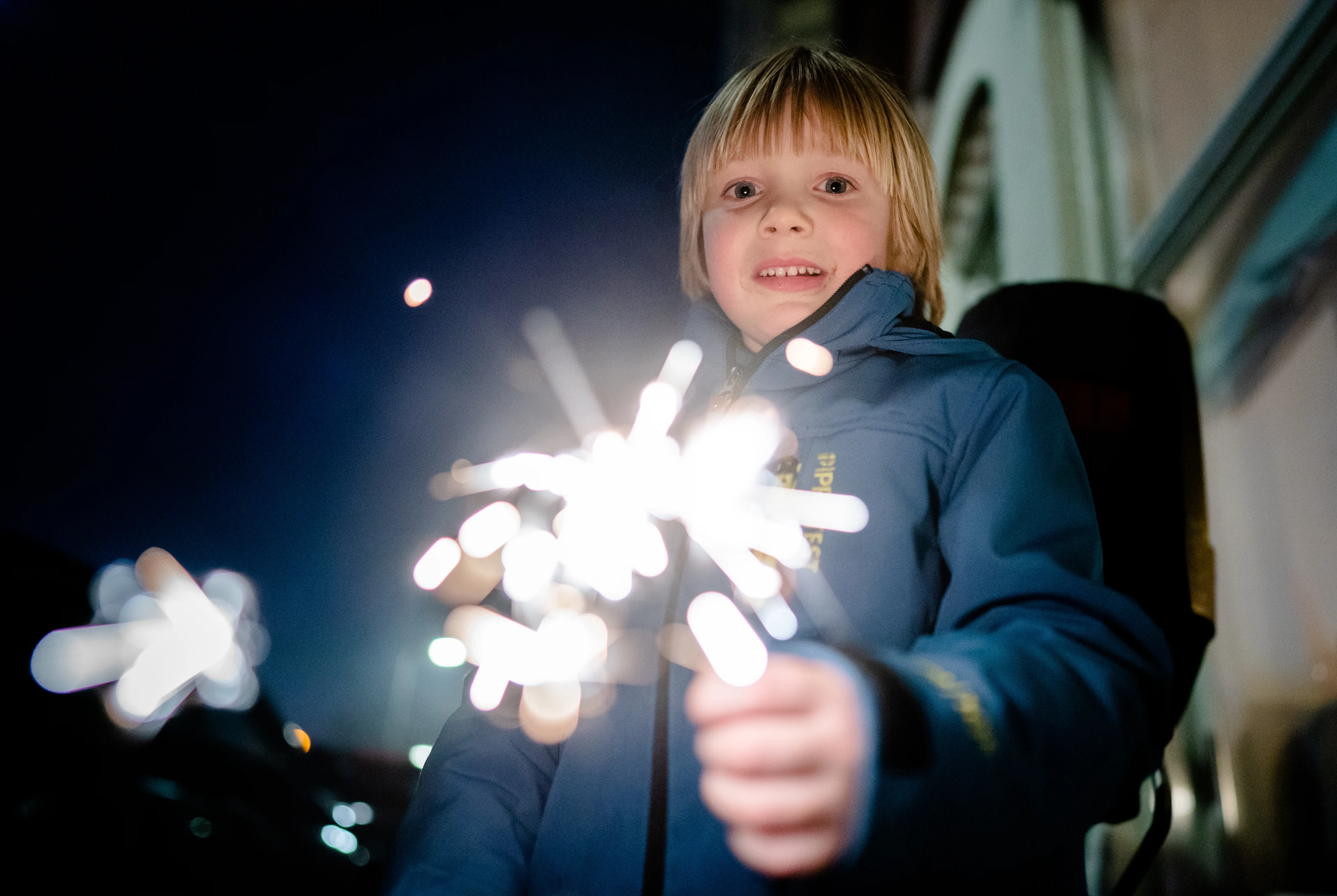 Viral tip: zo verbrand je tijdens oud en nieuw niet je vingers door sterretjes