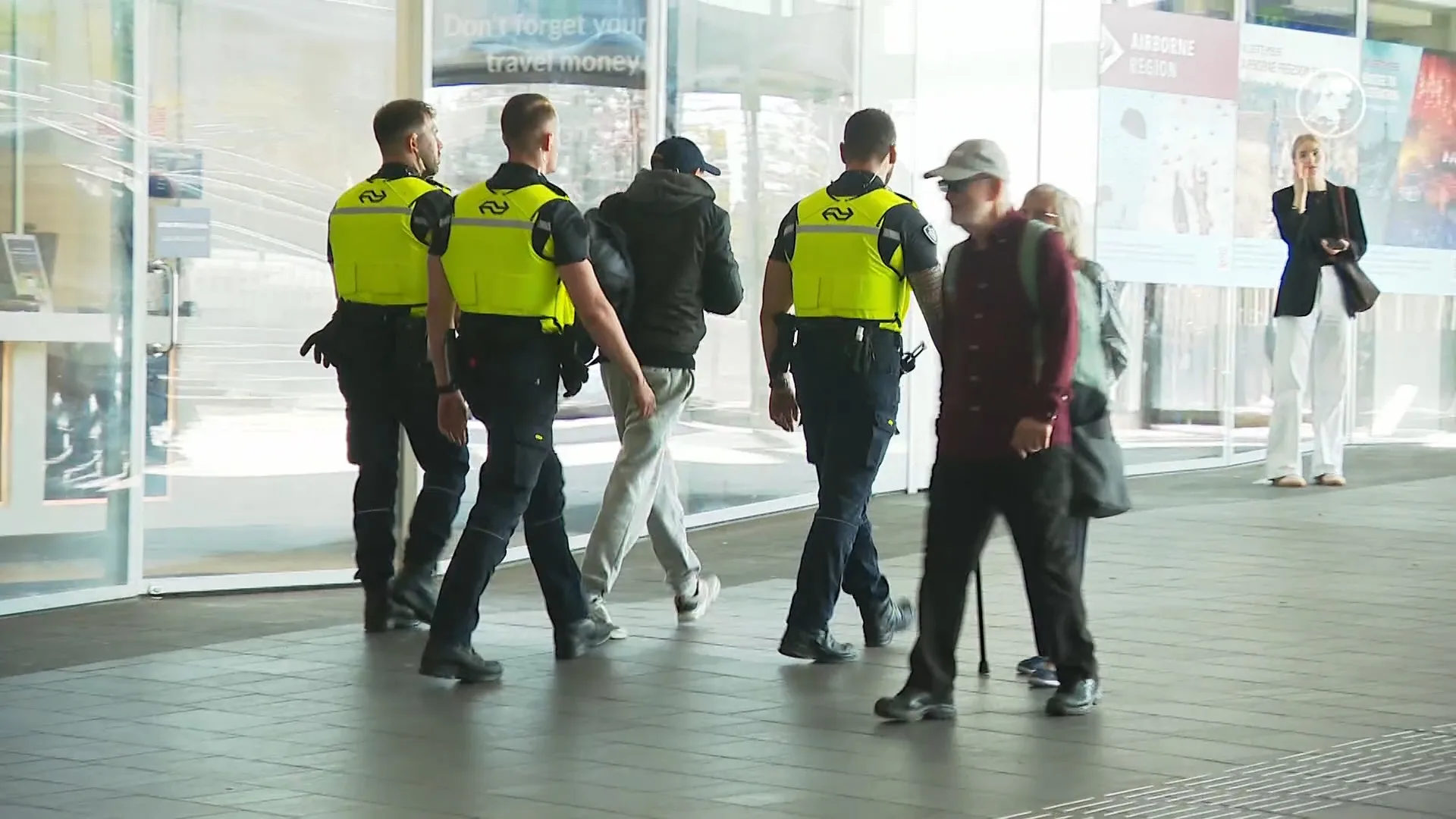 Extra toezicht bij station: Arnhem baalt van overlast asielzoekers