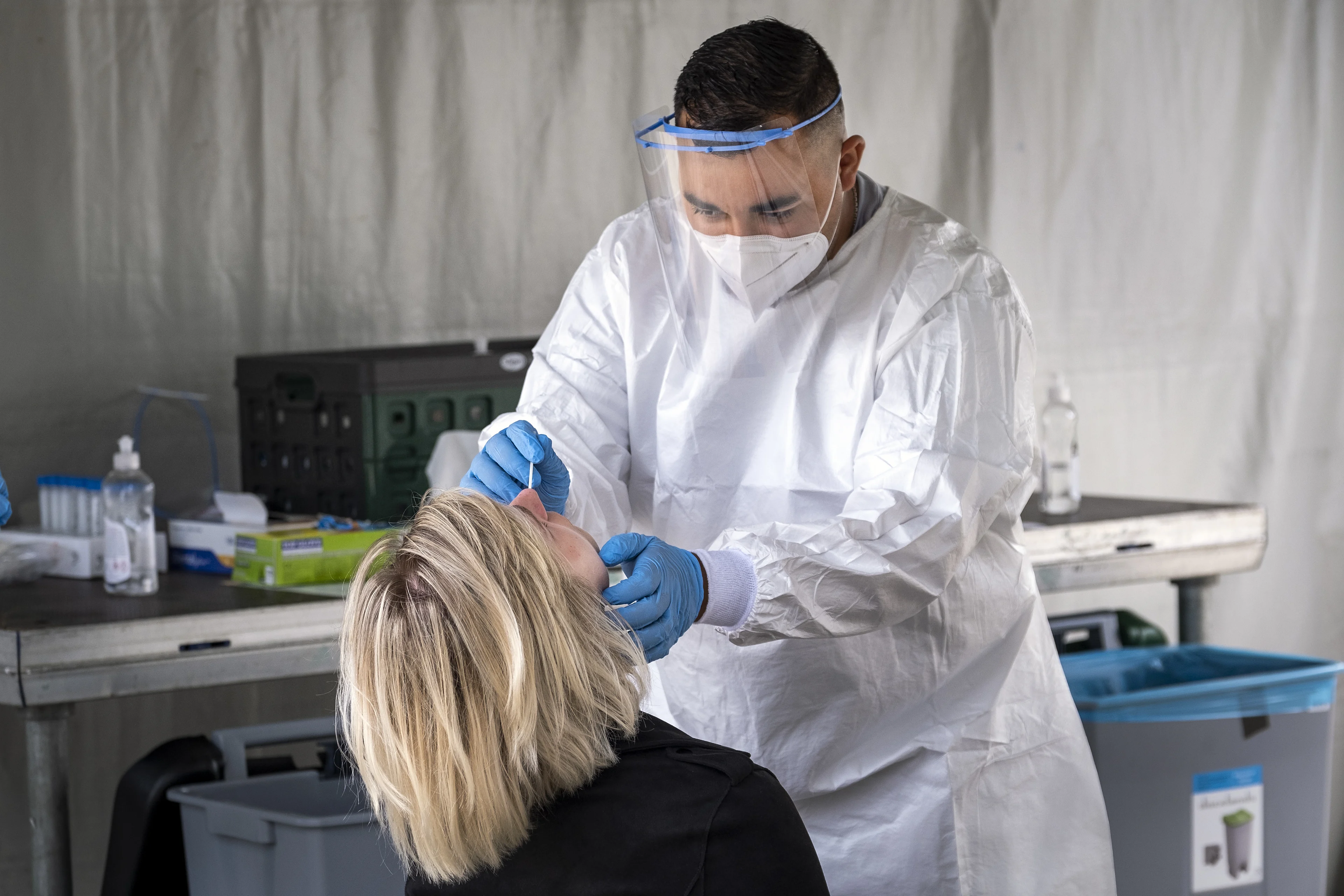 Overheid roept op: laat je alleen testen op corona als je klachten hebt