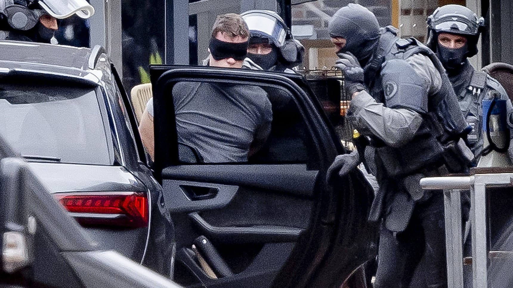 Elkaar fouilleren en veel explosieven: meer bekend over gijzeling Ede