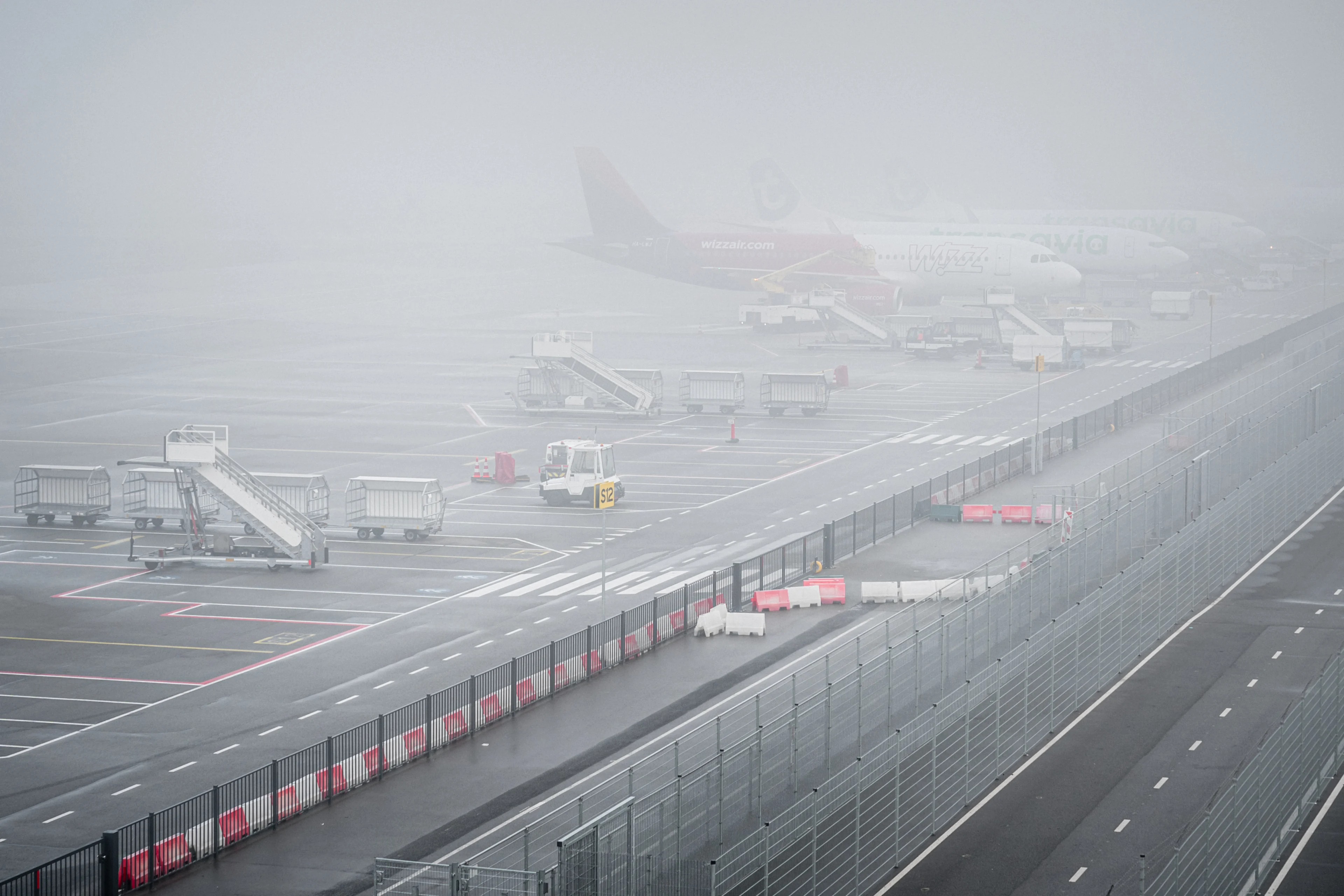 Vliegverkeer Eindhoven Airport ontregeld door mist