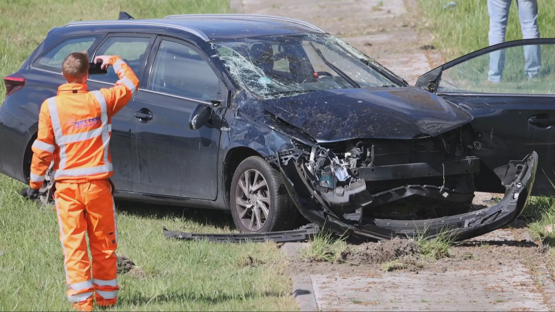 Ongeluk met meerdere auto's op N7, één gewonde