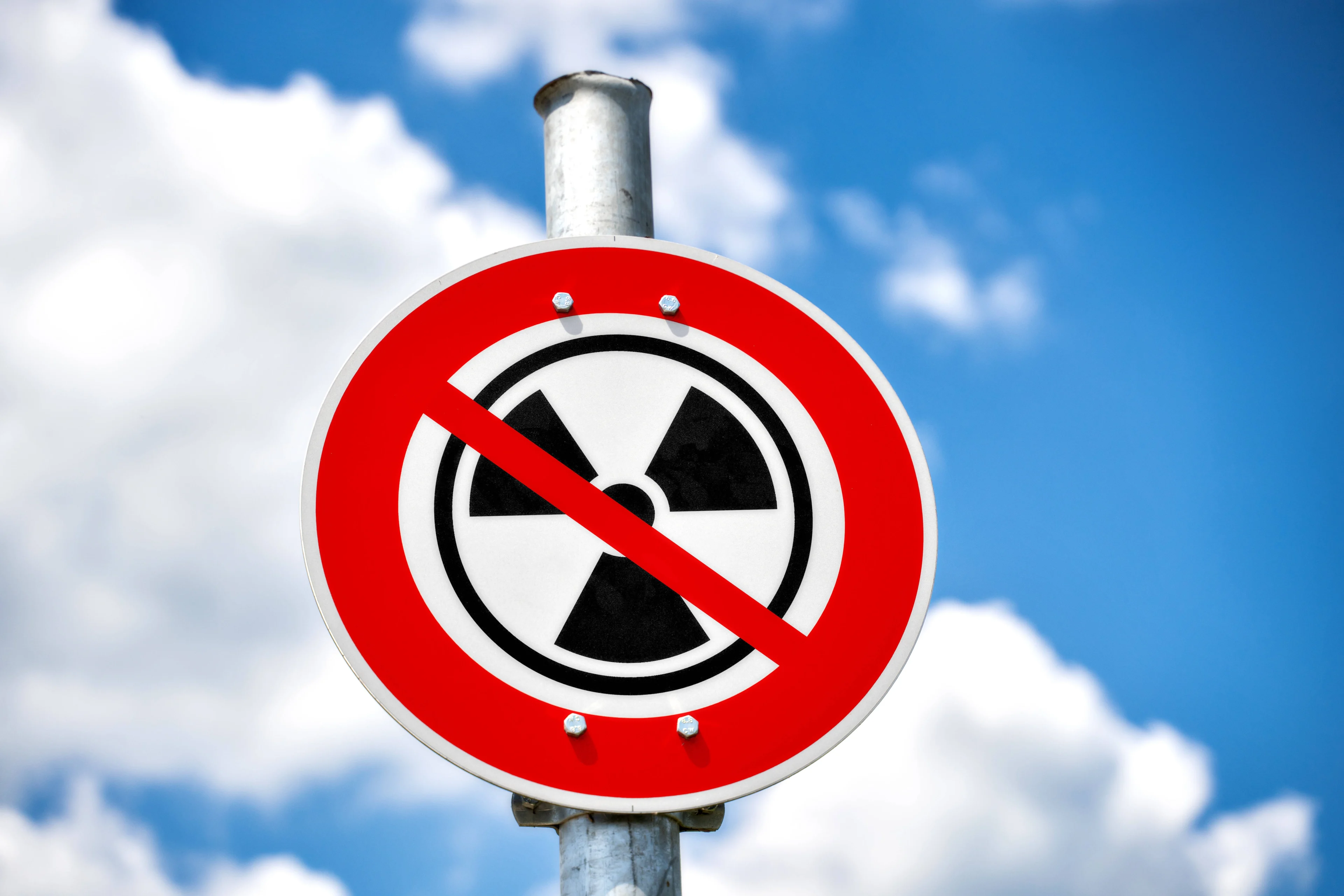 Mogelijk beschadigde atoombom op Nederlandse vliegbasis opgeslagen