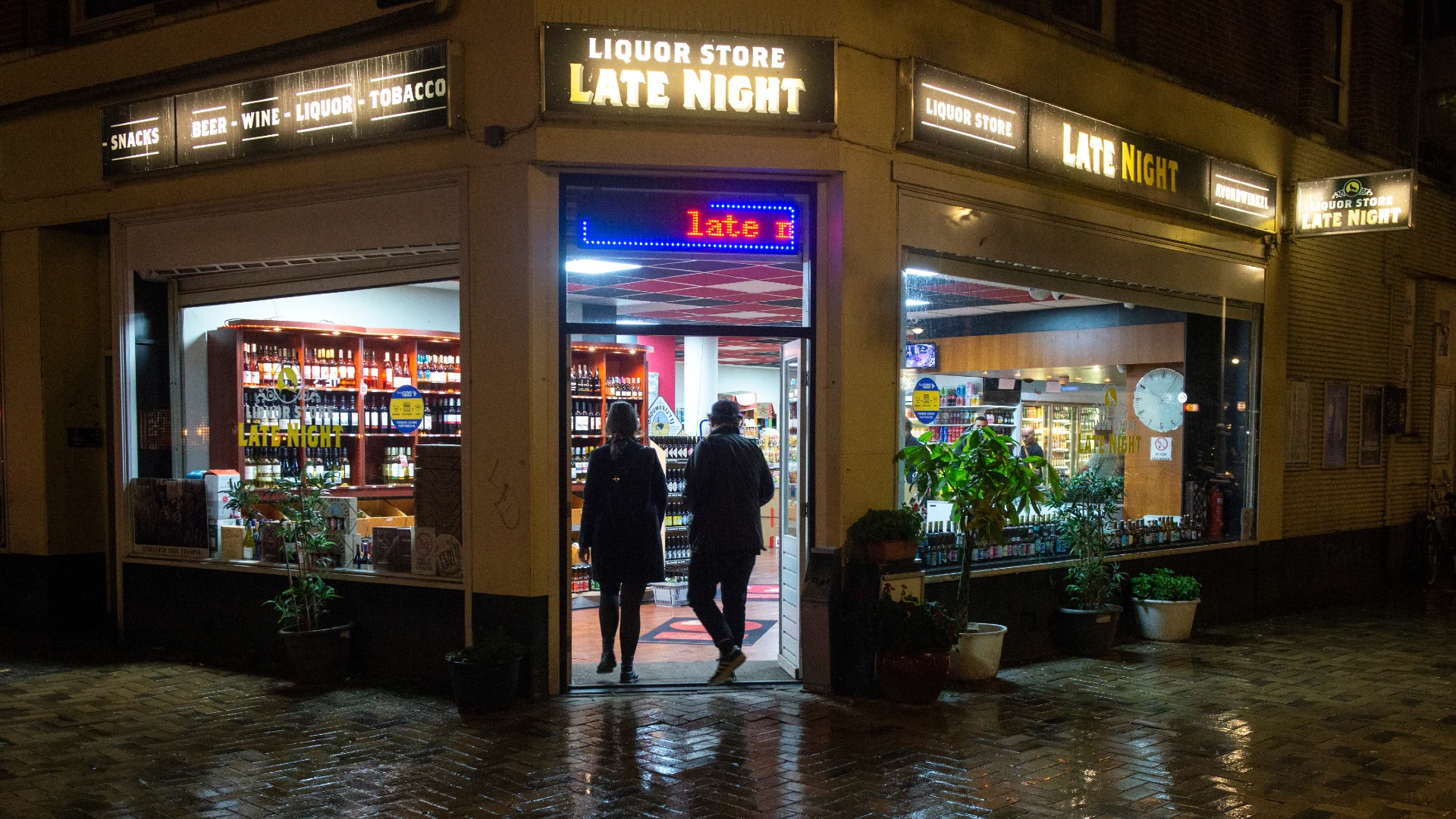 Avondwinkels zien 'drooglegging' met lede ogen aan: 'Iedereen begrijpt dat klanten niet voor koffiemelk komen'