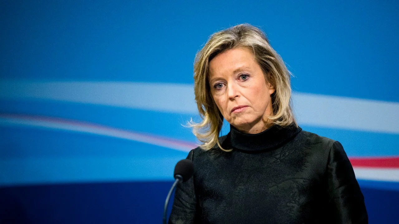 Ollongren geeft wekelijkse persconferentie na ministerraad