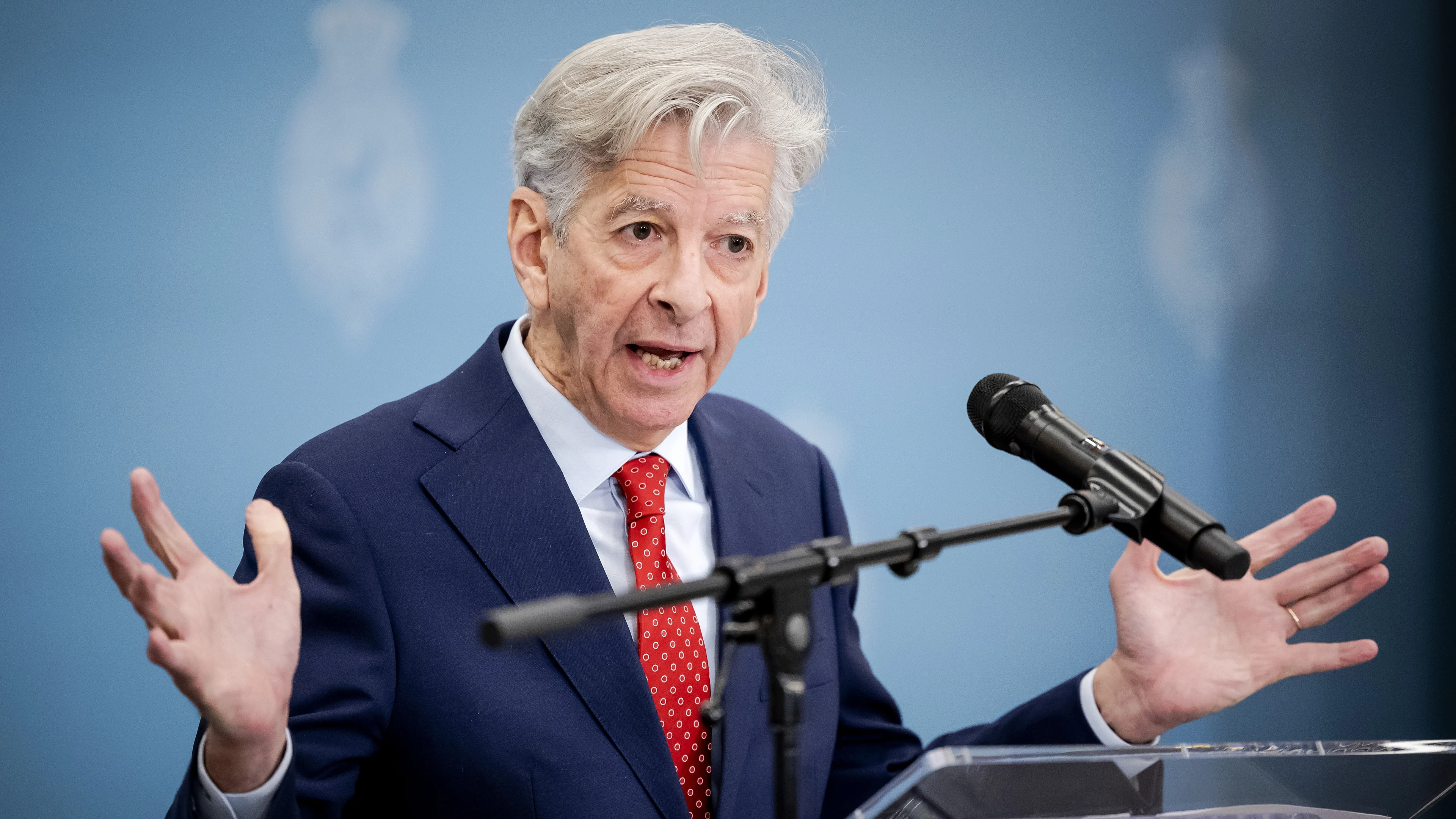 Plasterk voor rechter gedaagd door Amsterdam UMC om patenten