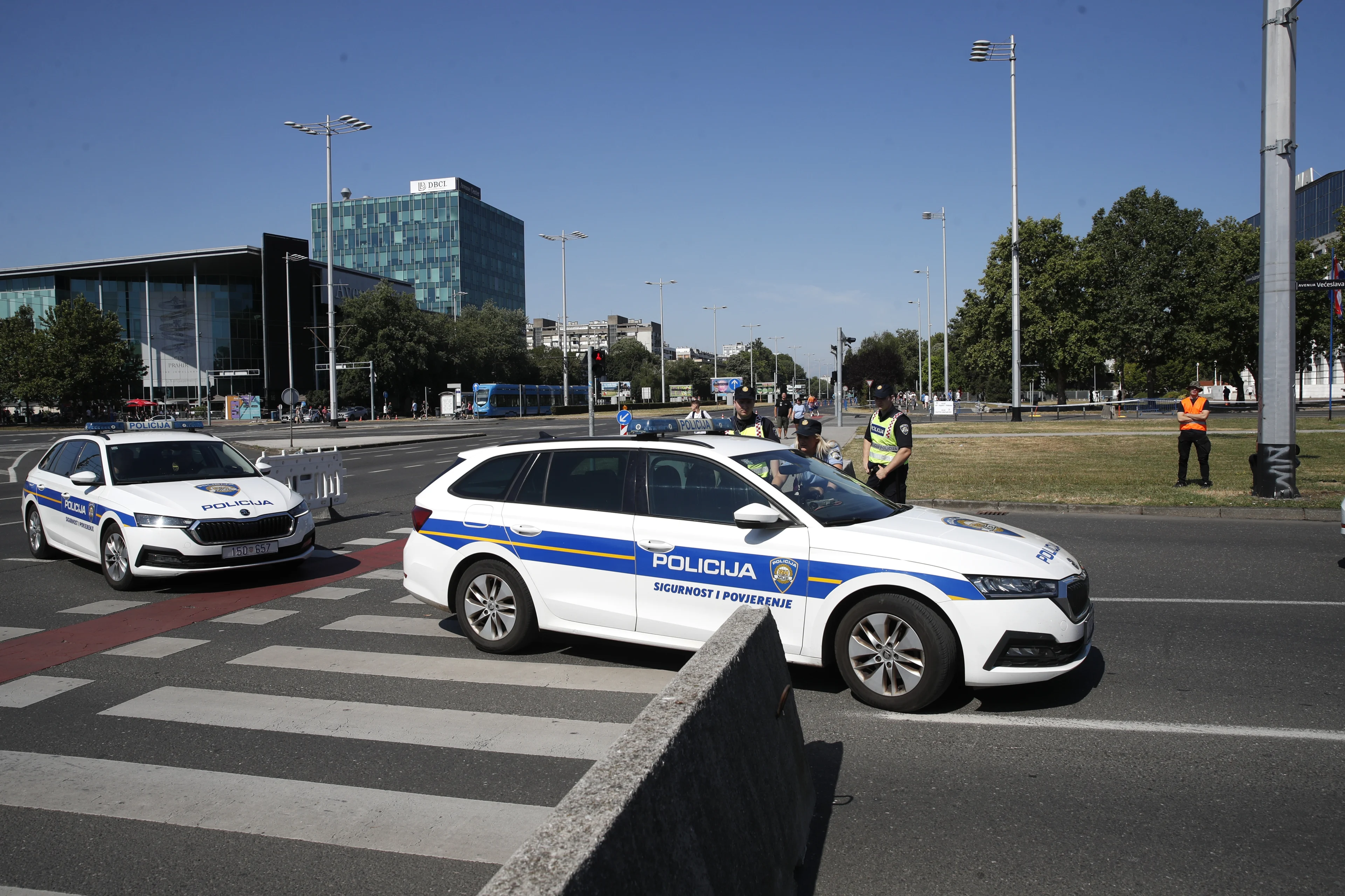 Auto met Nederlands gezin crasht in Kroatië: meisje (15) overleden, anderen gewond